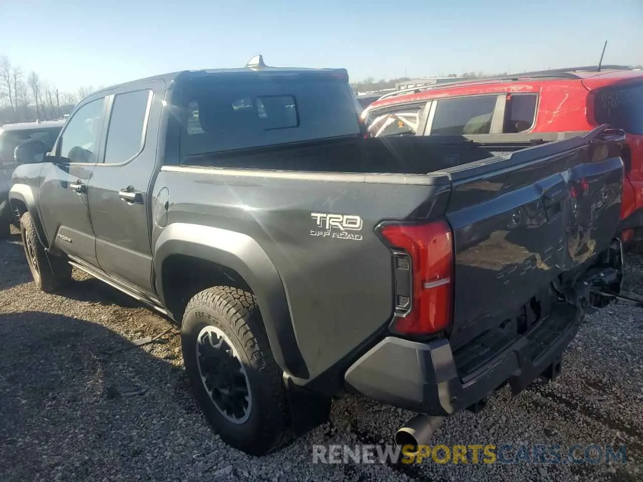 2 fotografías del automóvil dañado 3TMLB5JN1RM022677 TOYOTA TACOMA 2024