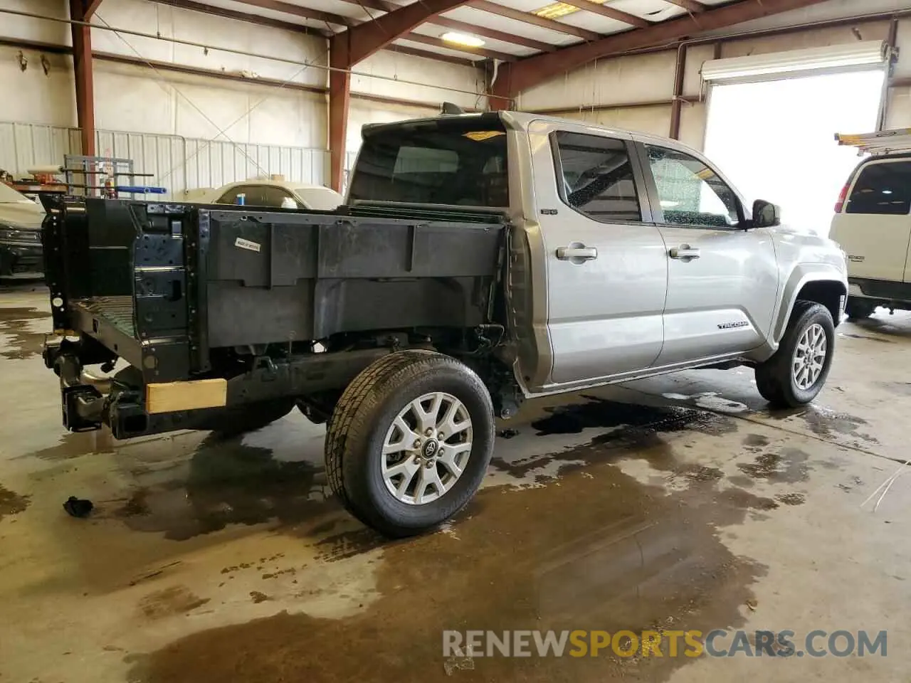 3 fotografías del automóvil dañado 3TMLB5JN1RM022811 TOYOTA TACOMA 2024