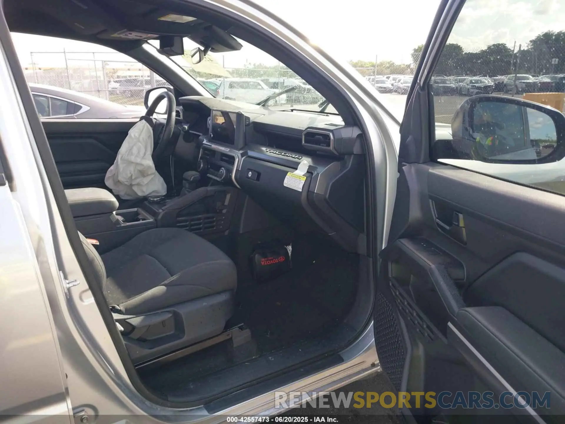 5 fotografías del automóvil dañado 3TMLB5JN1RM029791 TOYOTA TACOMA 2024