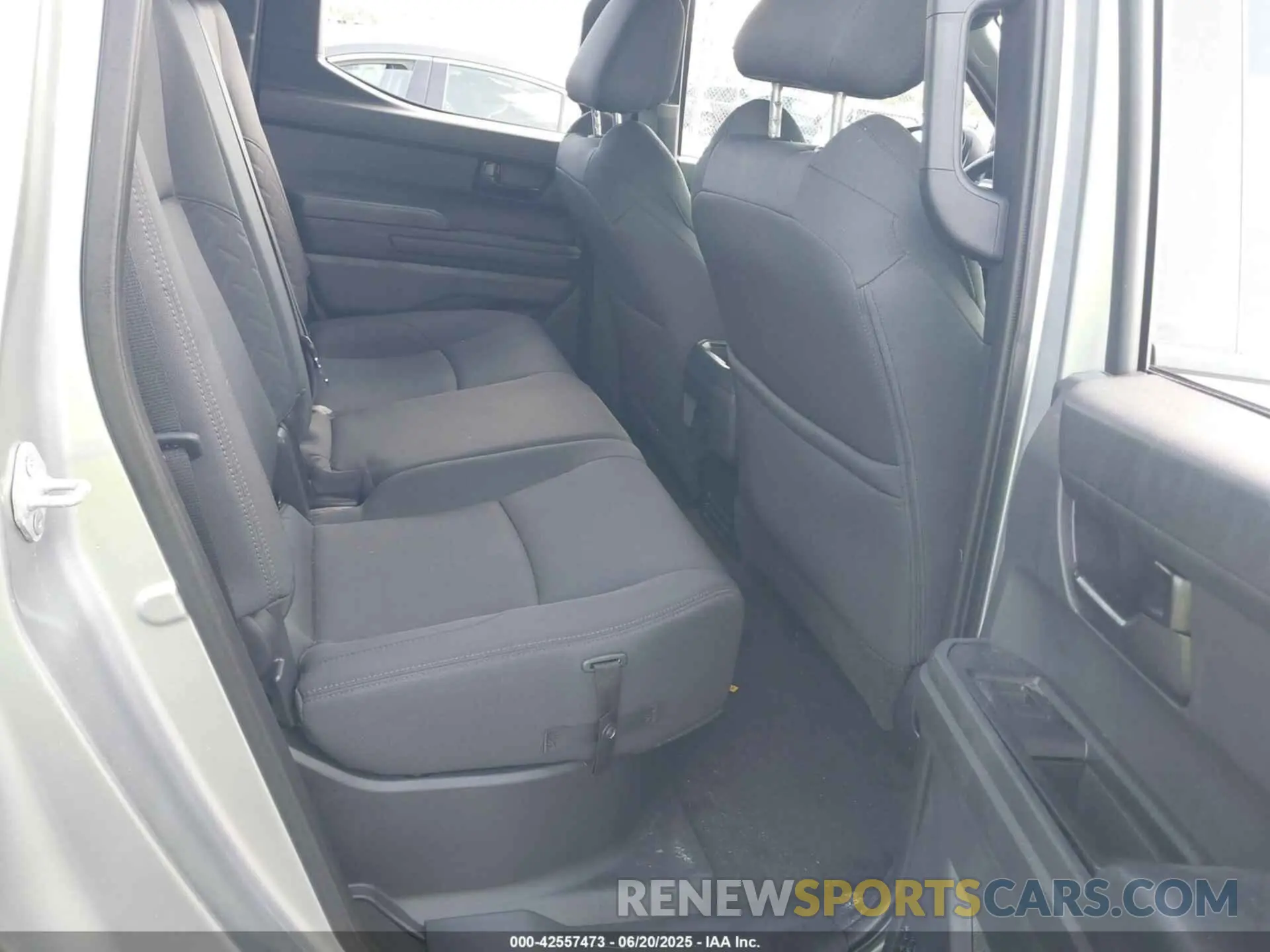 8 fotografías del automóvil dañado 3TMLB5JN1RM029791 TOYOTA TACOMA 2024