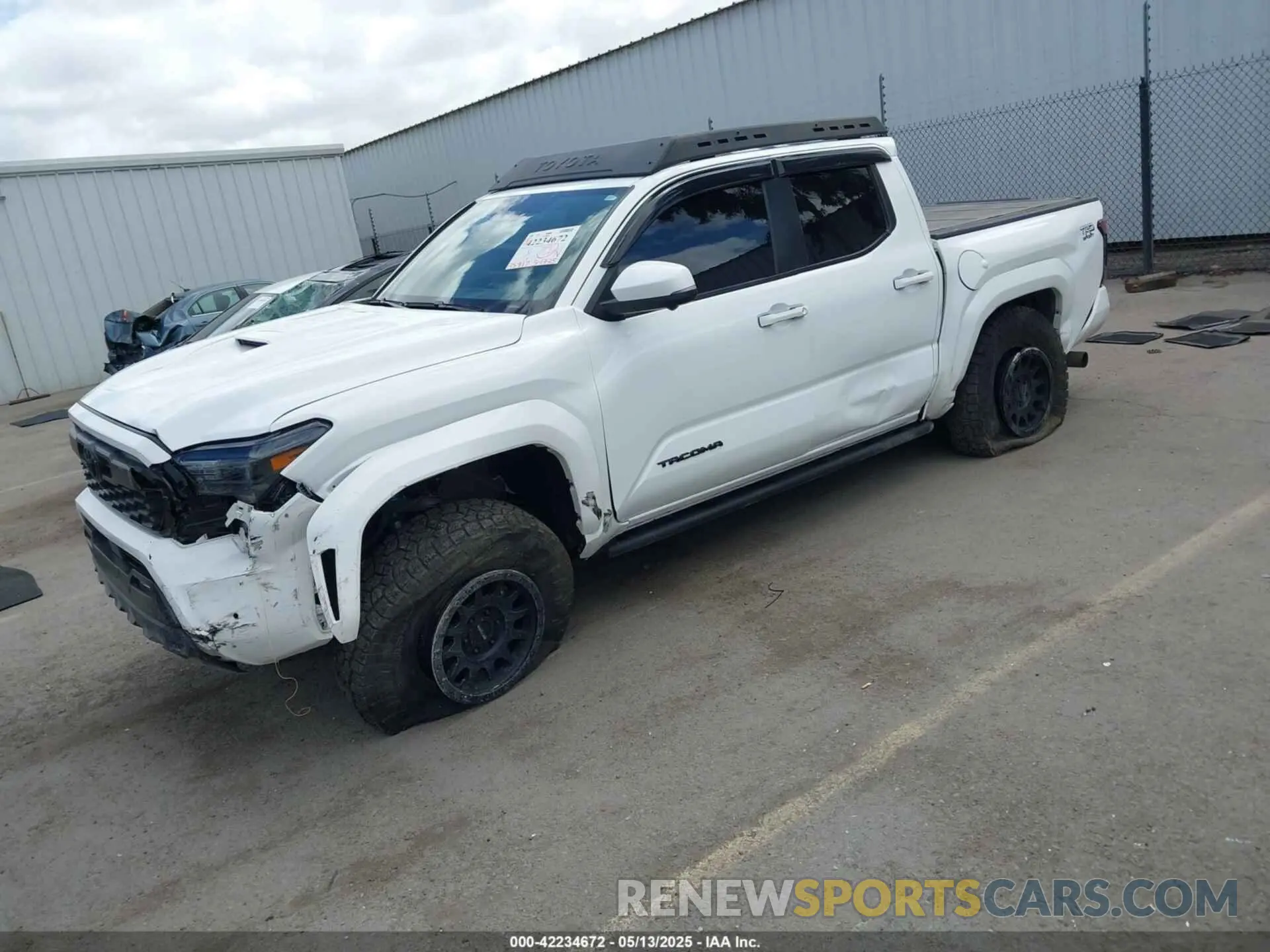 2 fotografías del automóvil dañado 3TMLB5JN1RM054917 TOYOTA TACOMA 2024