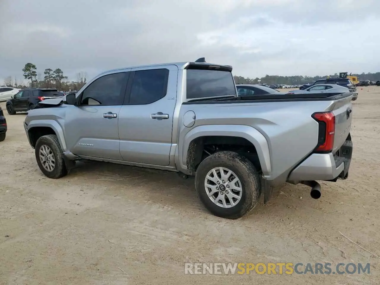 2 fotografías del automóvil dañado 3TMLB5JN2RM003300 TOYOTA TACOMA 2024
