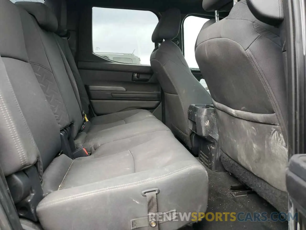 10 fotografías del automóvil dañado 3TMLB5JN2RM012188 TOYOTA TACOMA 2024