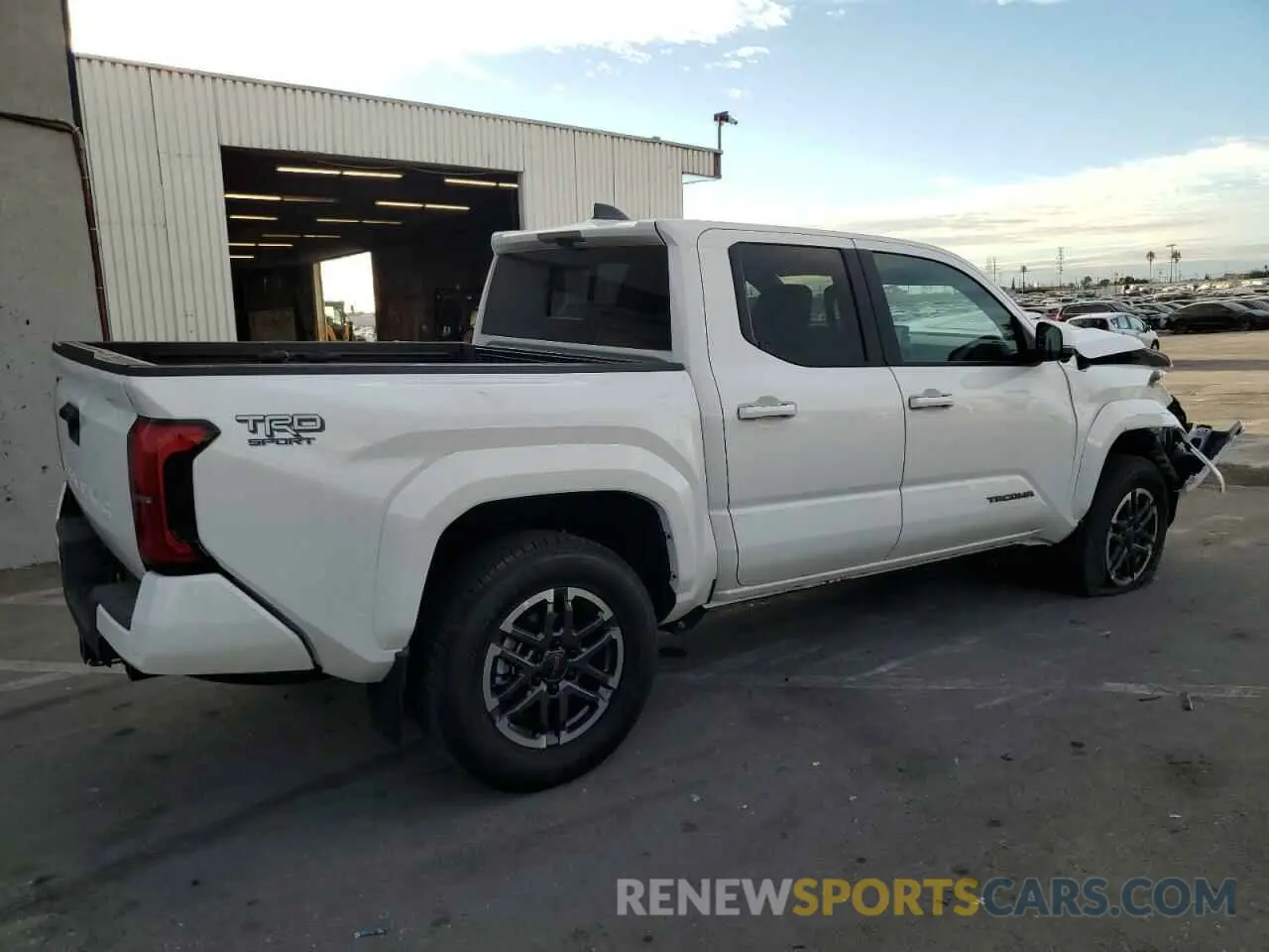 3 fotografías del automóvil dañado 3TMLB5JN2RM012871 TOYOTA TACOMA 2024