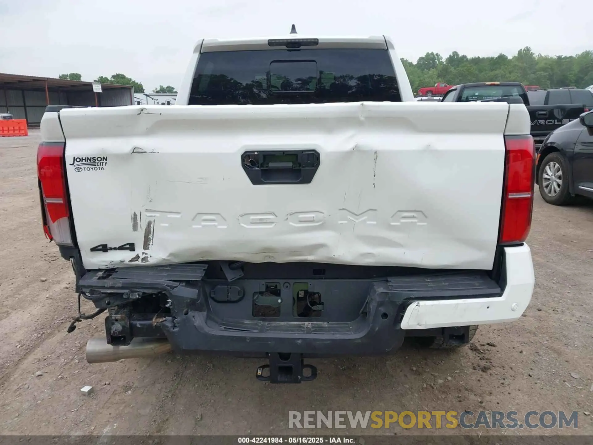 16 fotografías del automóvil dañado 3TMLB5JN2RM064338 TOYOTA TACOMA 2024