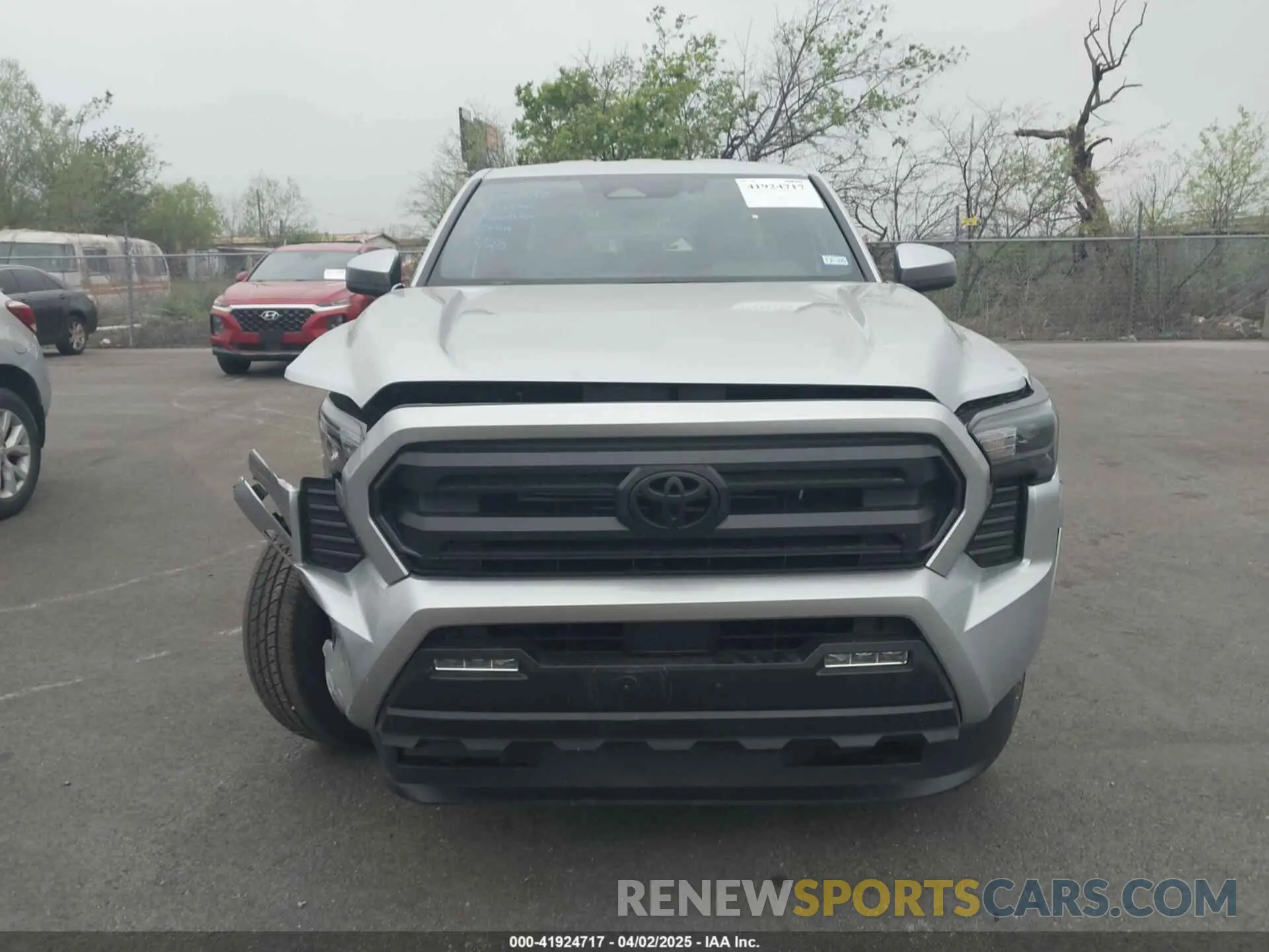 12 fotografías del automóvil dañado 3TMLB5JN2RM085321 TOYOTA TACOMA 2024