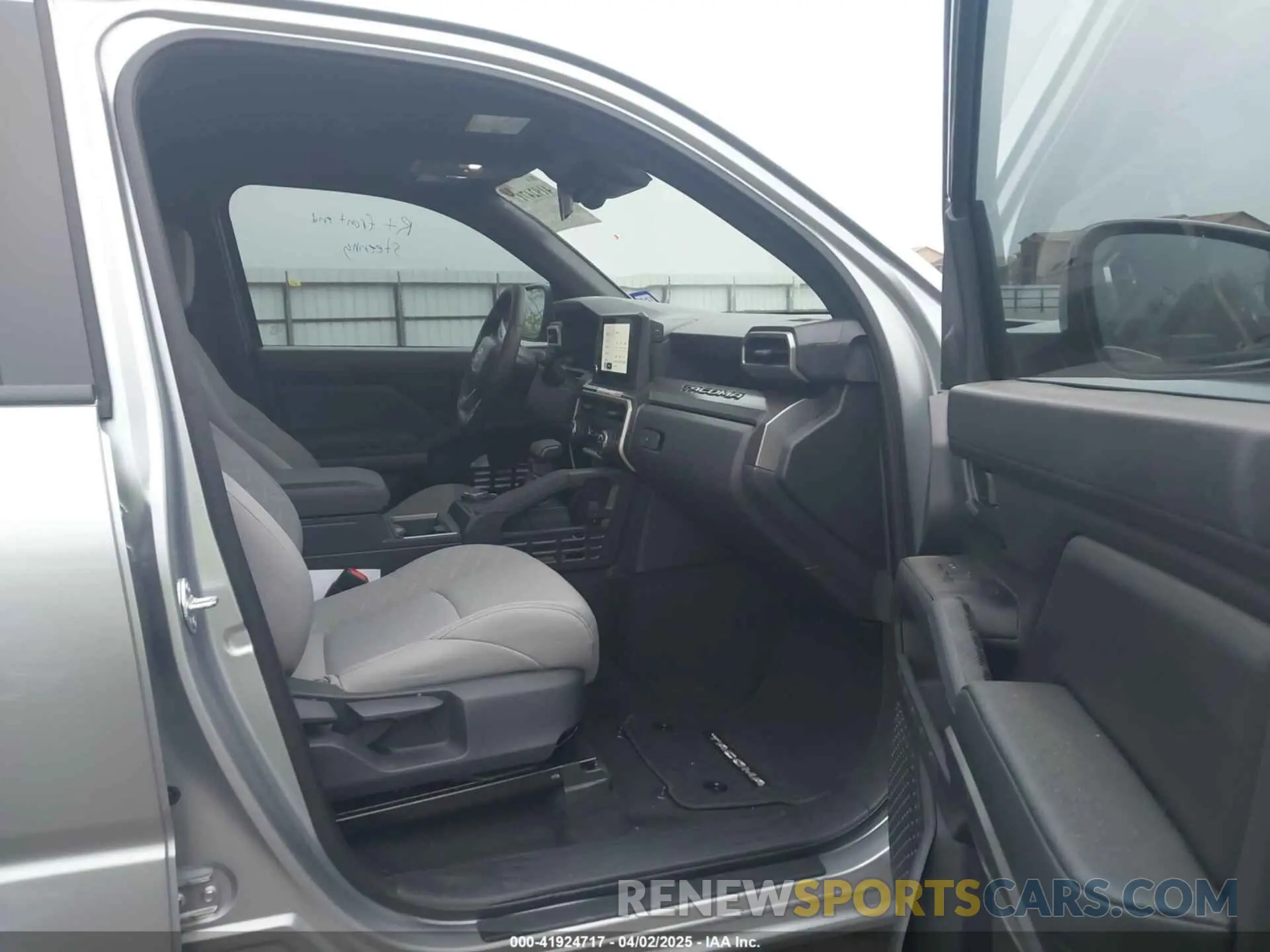 5 fotografías del automóvil dañado 3TMLB5JN2RM085321 TOYOTA TACOMA 2024