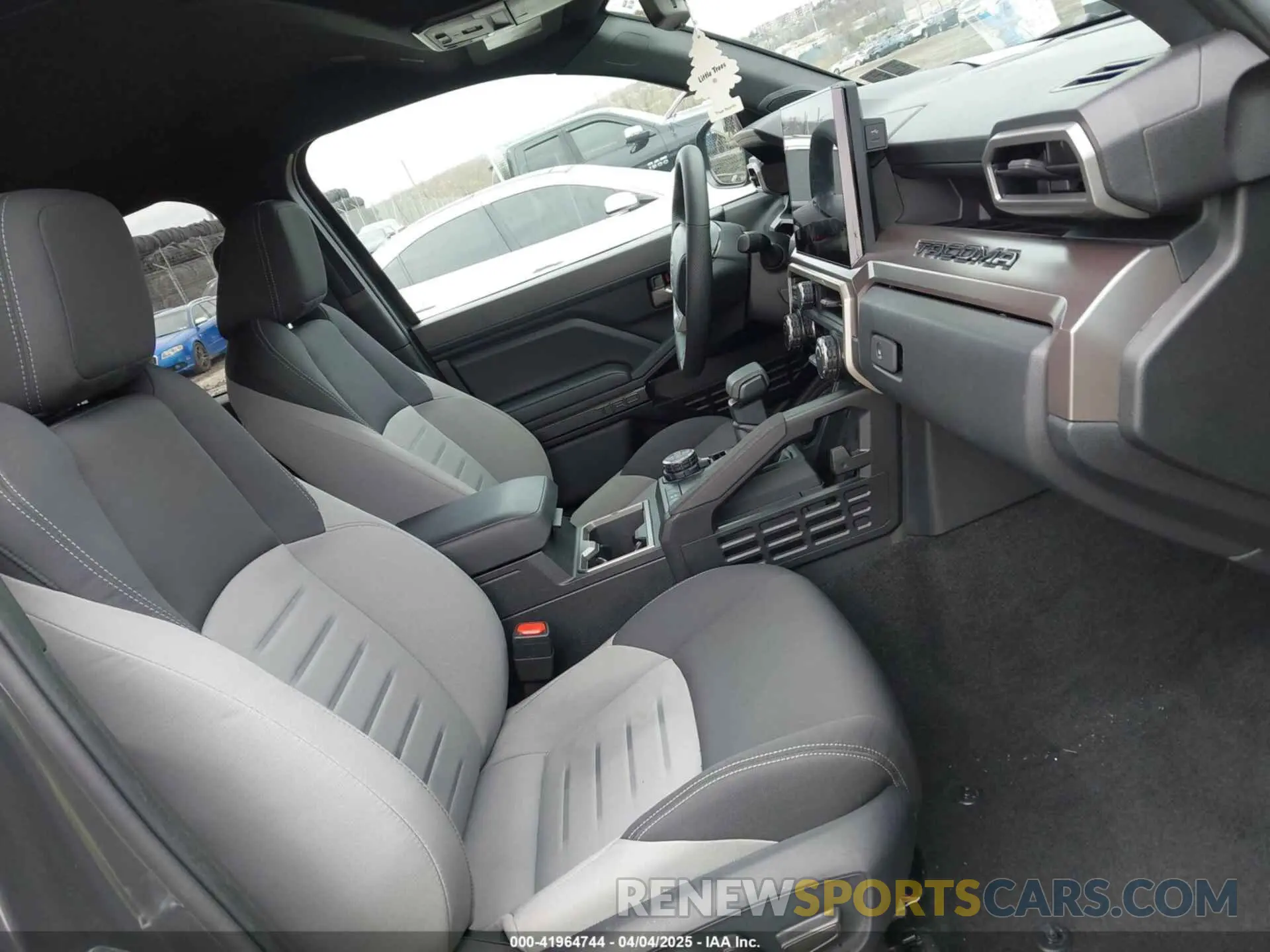 5 fotografías del automóvil dañado 3TMLB5JN3RM015259 TOYOTA TACOMA 2024
