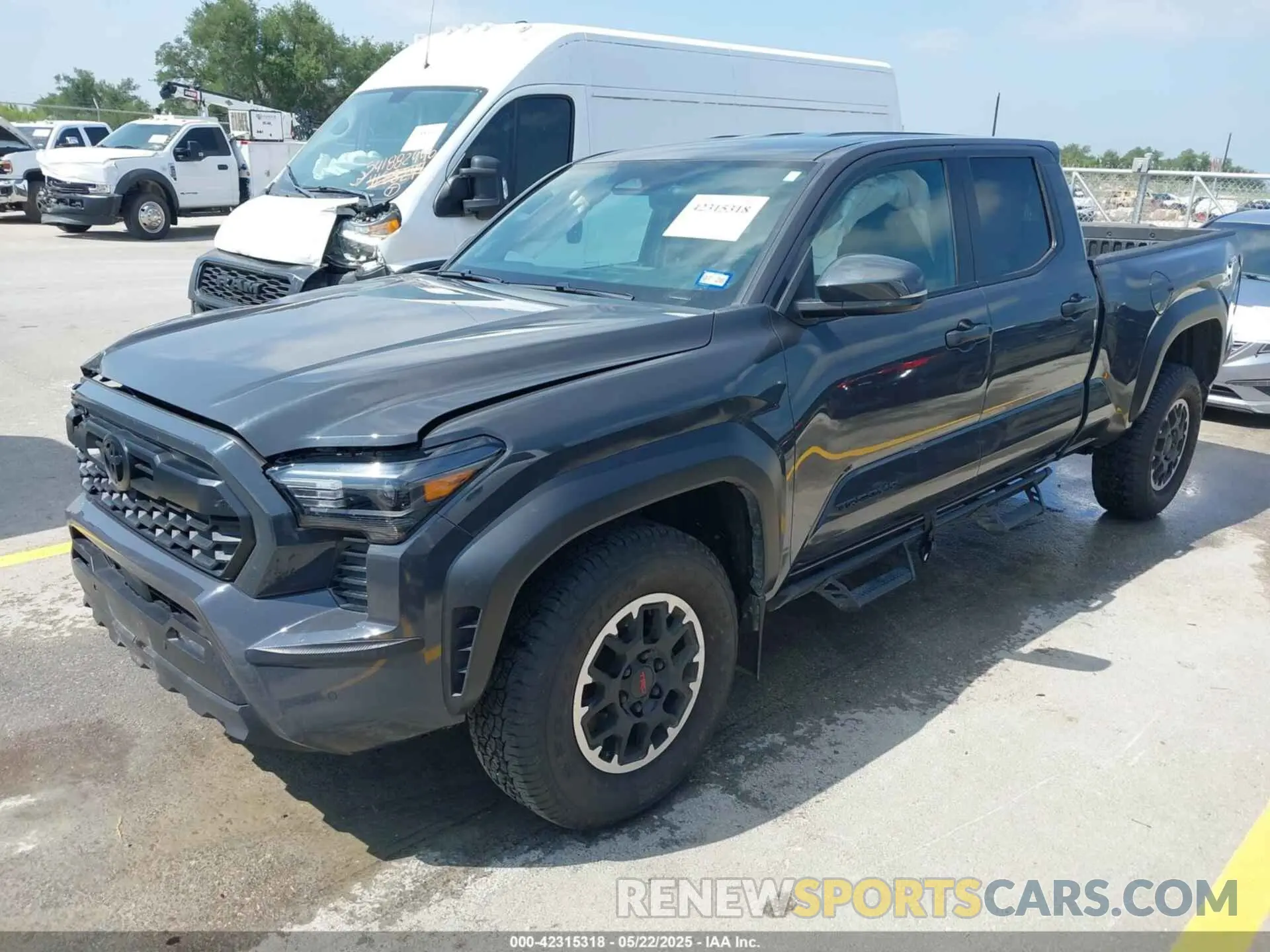 2 fotografías del automóvil dañado 3TMLB5JN3RM018694 TOYOTA TACOMA 2024