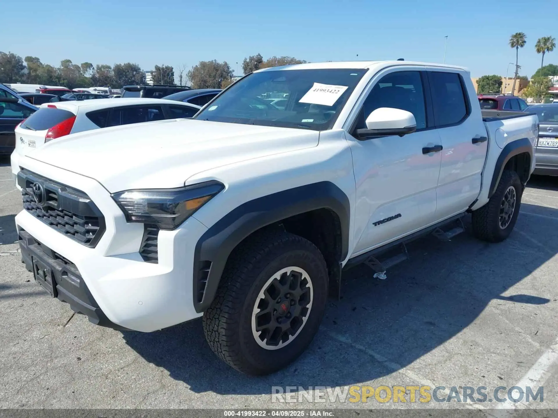 2 fotografías del automóvil dañado 3TMLB5JN3RM031462 TOYOTA TACOMA 2024