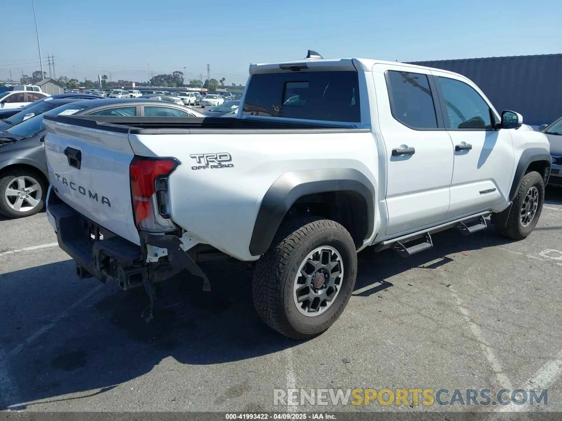 4 fotografías del automóvil dañado 3TMLB5JN3RM031462 TOYOTA TACOMA 2024