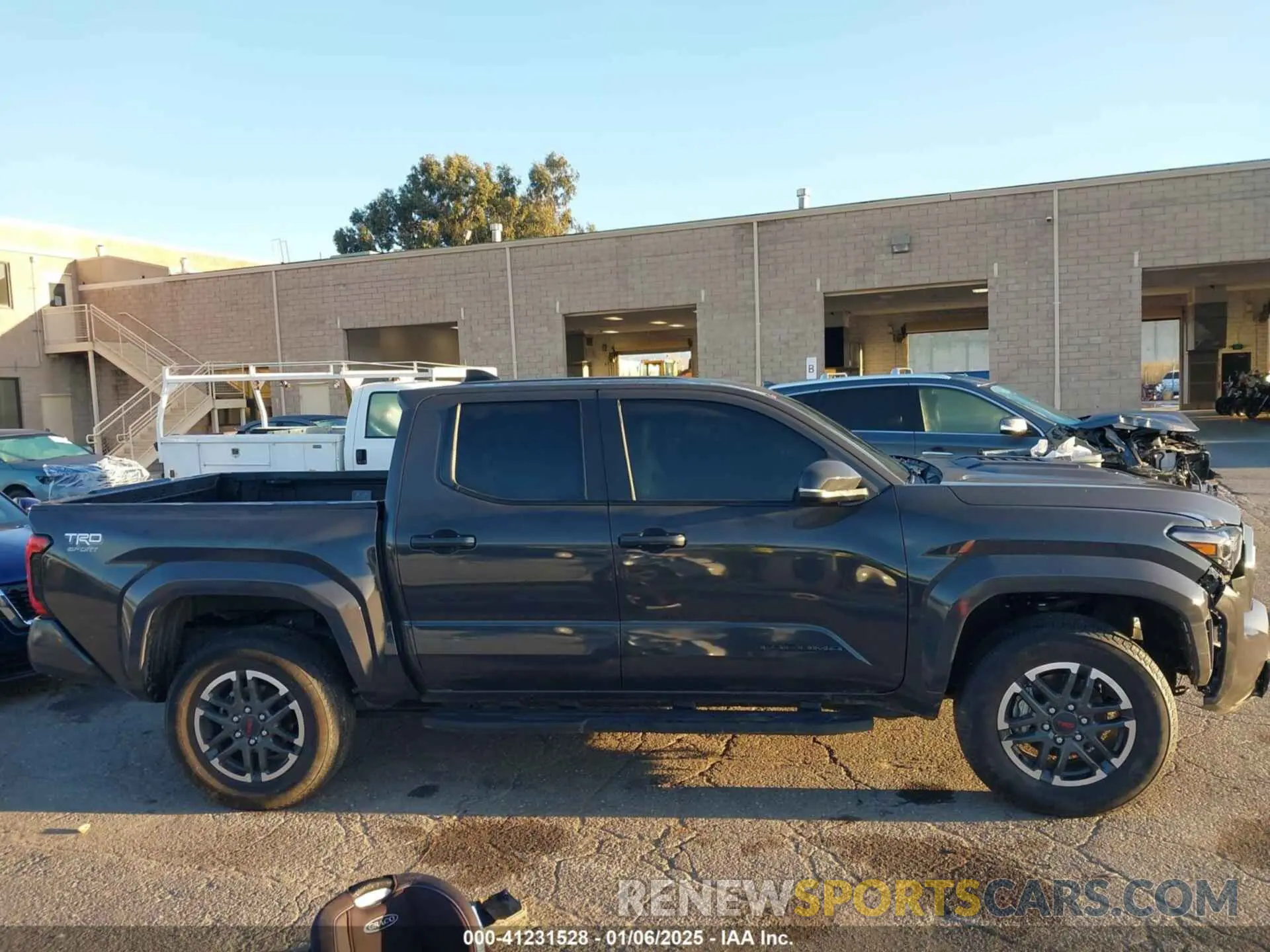 13 fotografías del automóvil dañado 3TMLB5JN3RM046513 TOYOTA TACOMA 2024