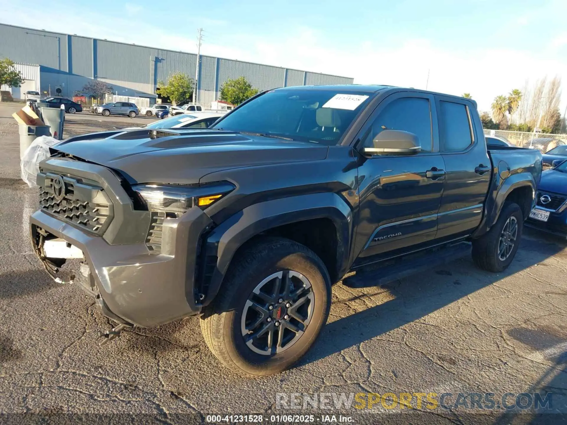 2 fotografías del automóvil dañado 3TMLB5JN3RM046513 TOYOTA TACOMA 2024