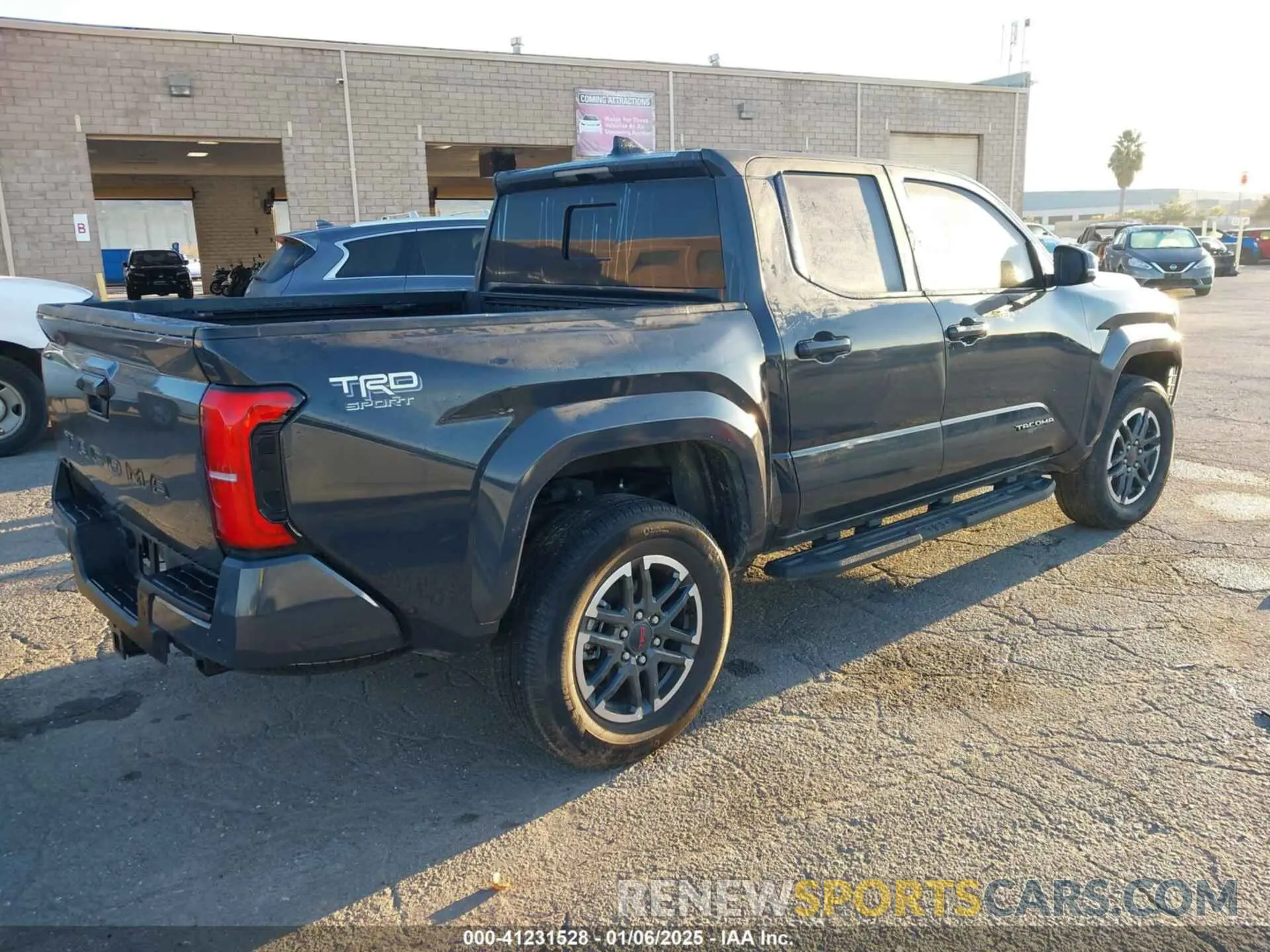 4 fotografías del automóvil dañado 3TMLB5JN3RM046513 TOYOTA TACOMA 2024