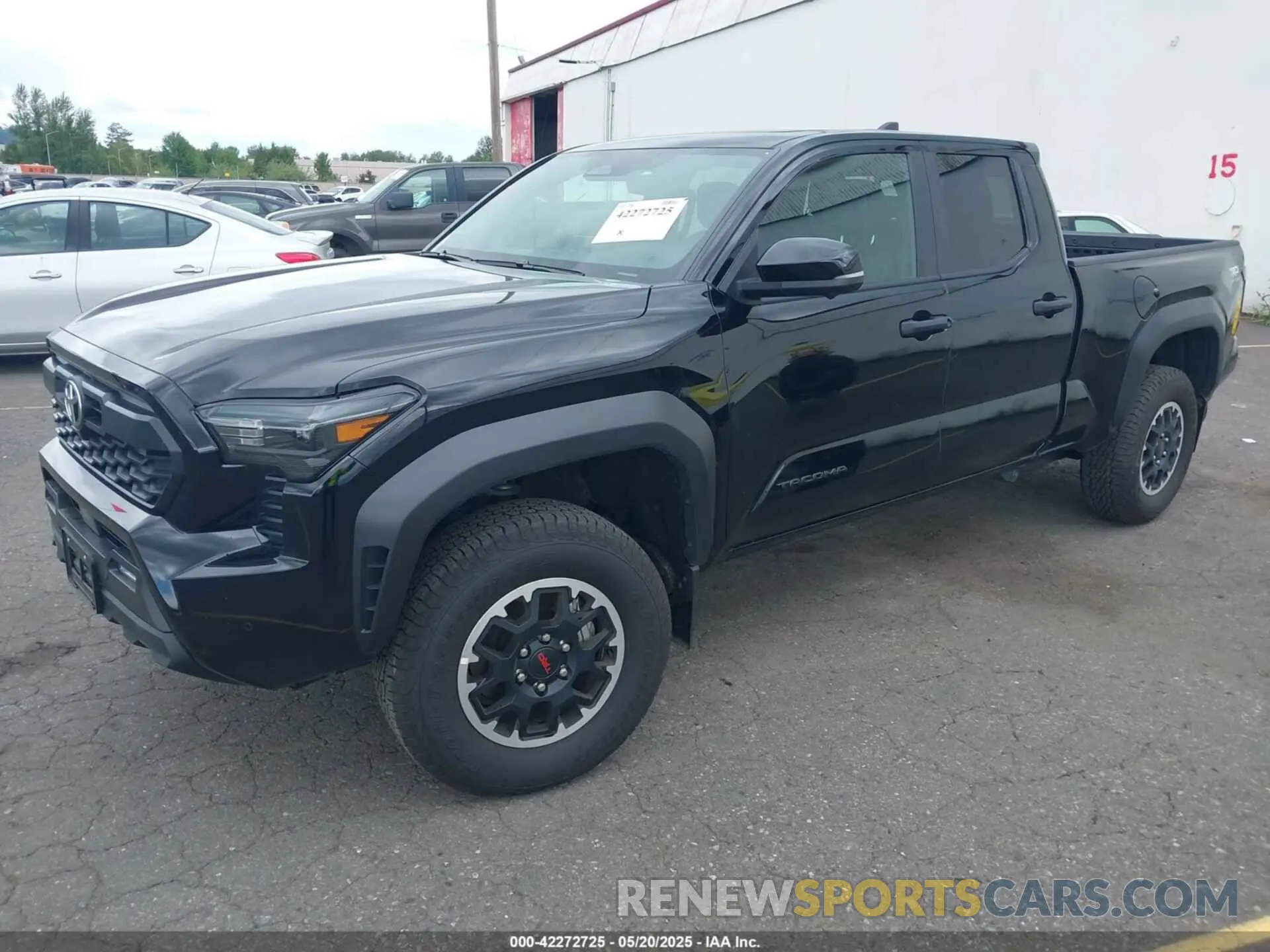 2 fotografías del automóvil dañado 3TMLB5JN3RM047323 TOYOTA TACOMA 2024