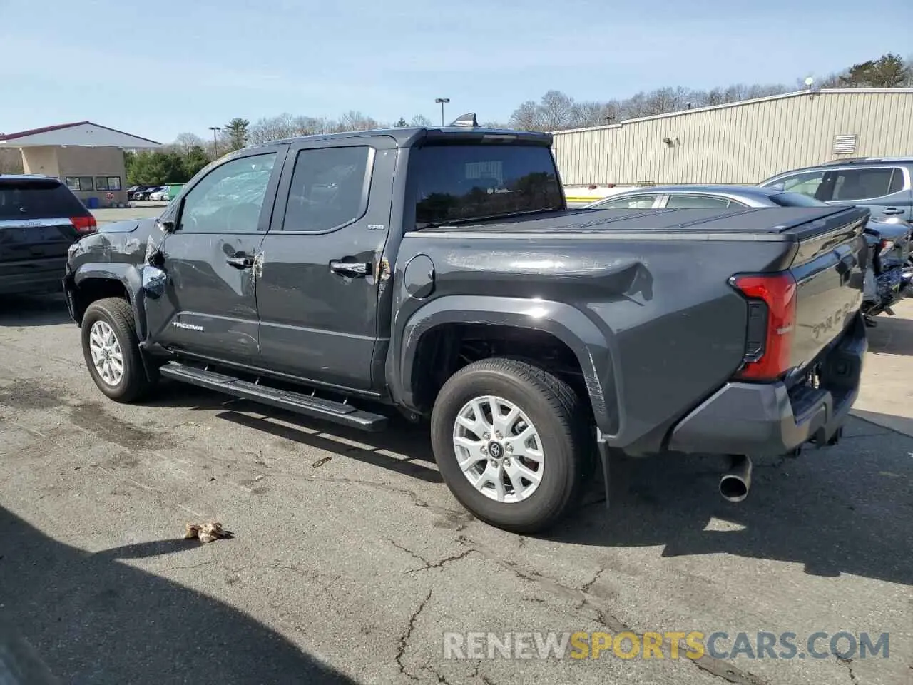2 fotografías del automóvil dañado 3TMLB5JN3RM066681 TOYOTA TACOMA 2024