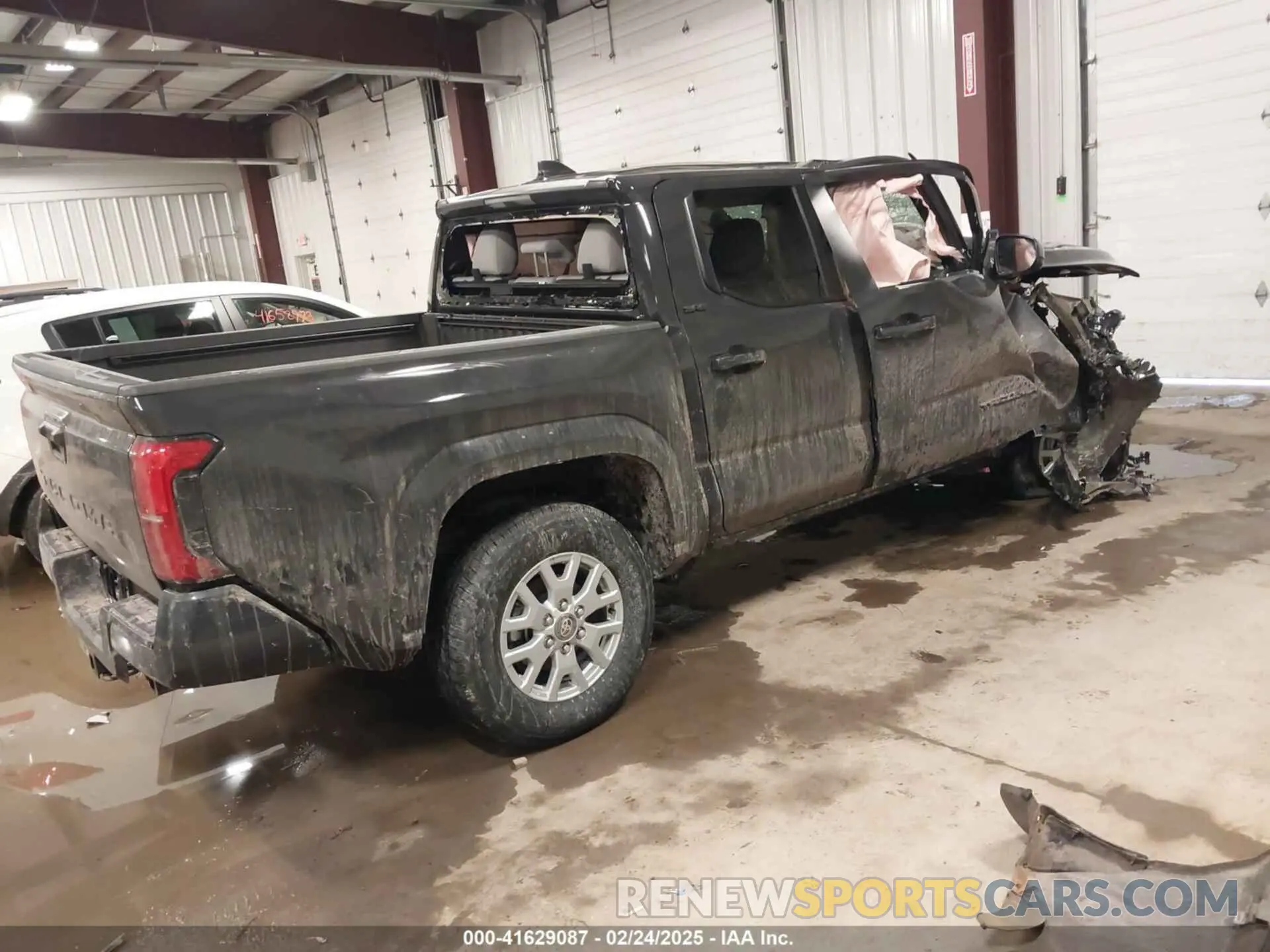 4 fotografías del automóvil dañado 3TMLB5JN3RM080161 TOYOTA TACOMA 2024