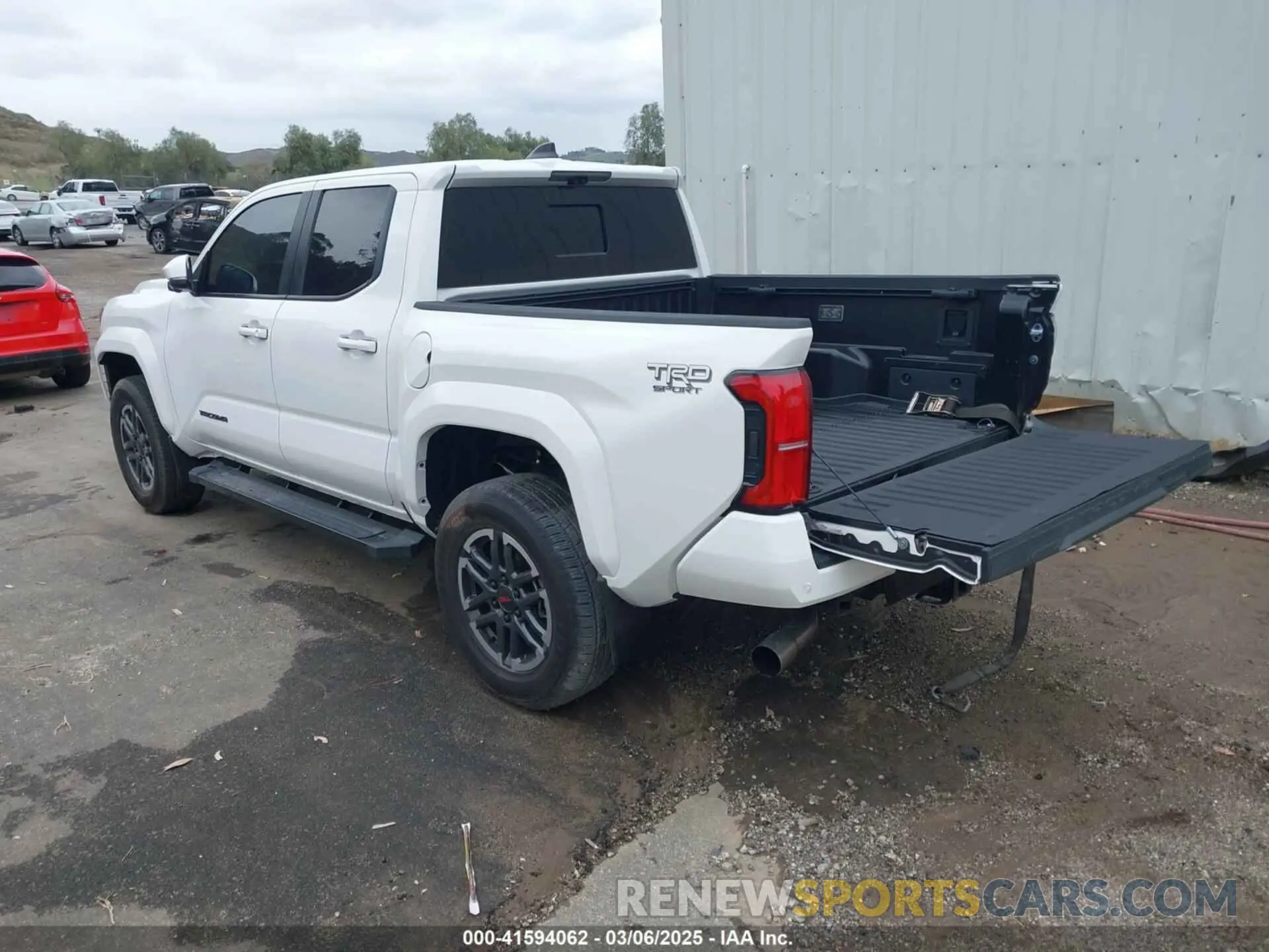 3 fotografías del automóvil dañado 3TMLB5JN4RM011169 TOYOTA TACOMA 2024