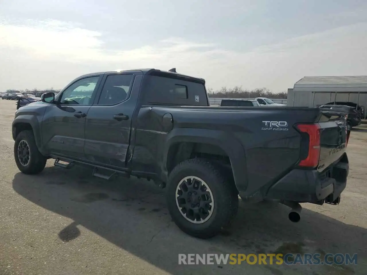 2 fotografías del automóvil dañado 3TMLB5JN4RM018560 TOYOTA TACOMA 2024