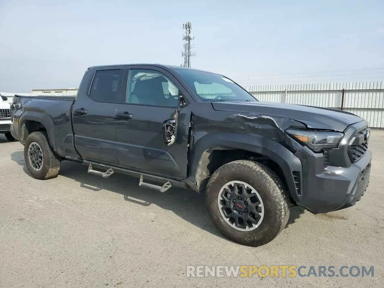 4 fotografías del automóvil dañado 3TMLB5JN4RM018560 TOYOTA TACOMA 2024