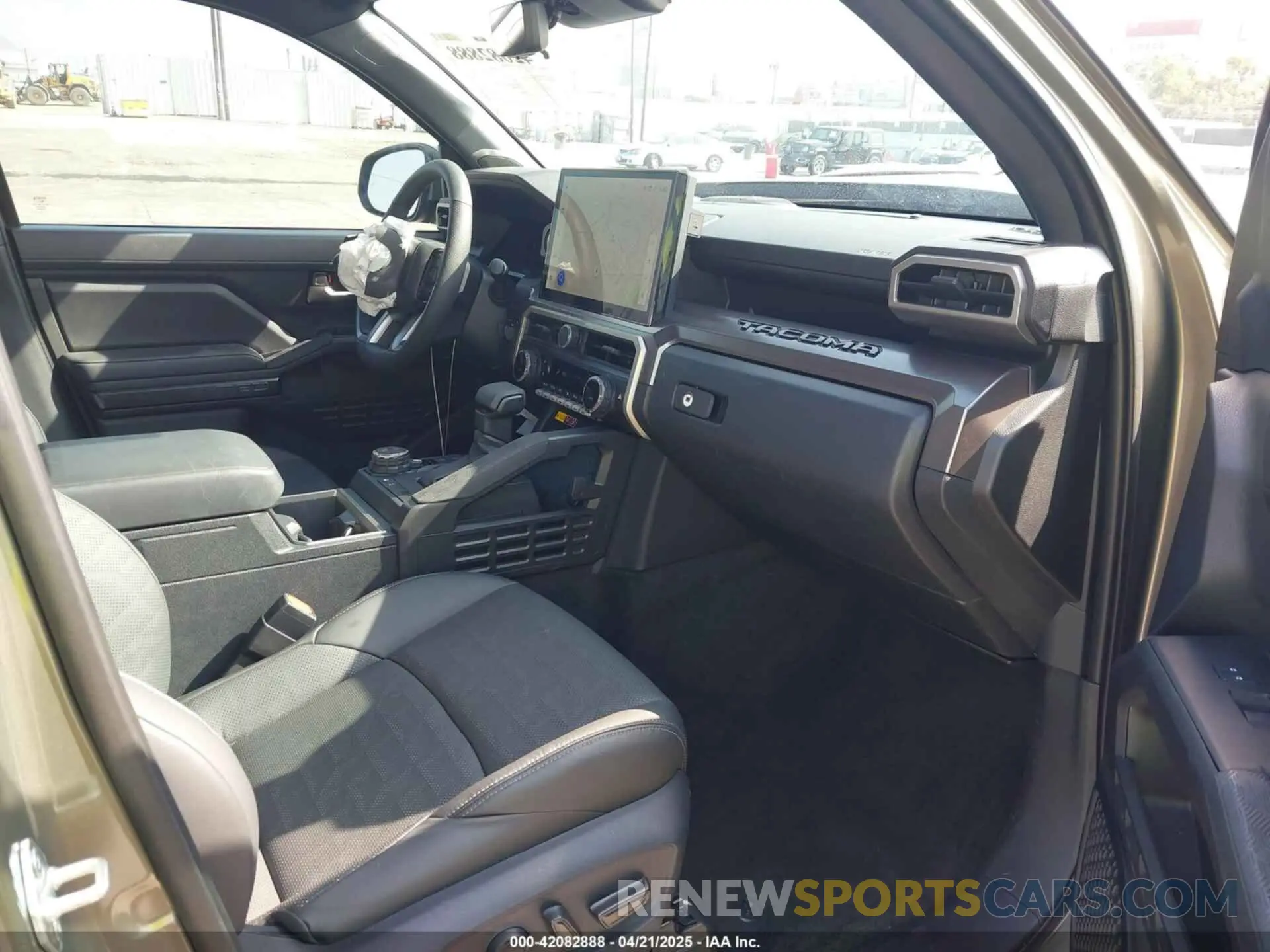 5 fotografías del automóvil dañado 3TMLB5JN4RM047640 TOYOTA TACOMA 2024