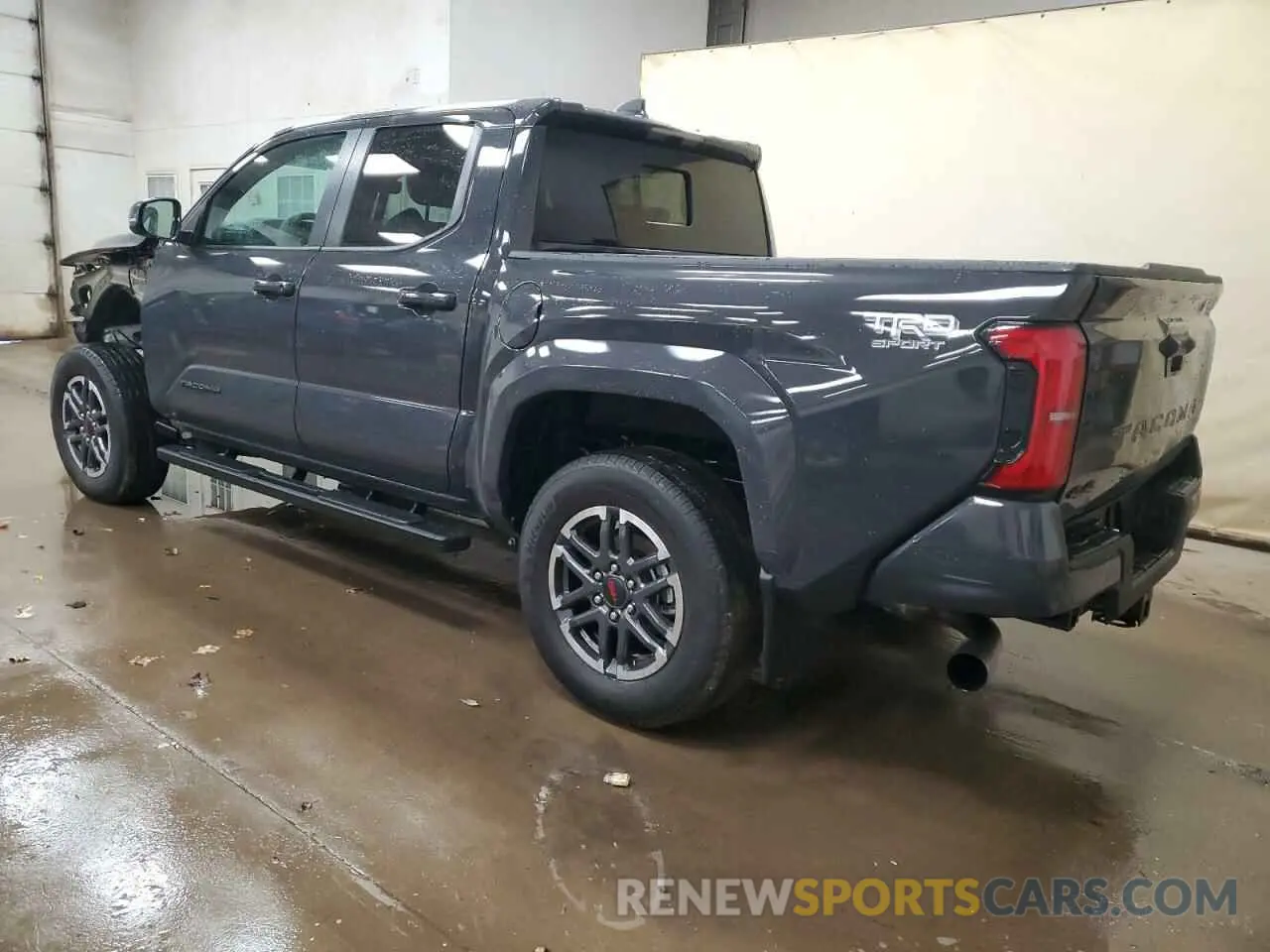 2 fotografías del automóvil dañado 3TMLB5JN4RM053406 TOYOTA TACOMA 2024