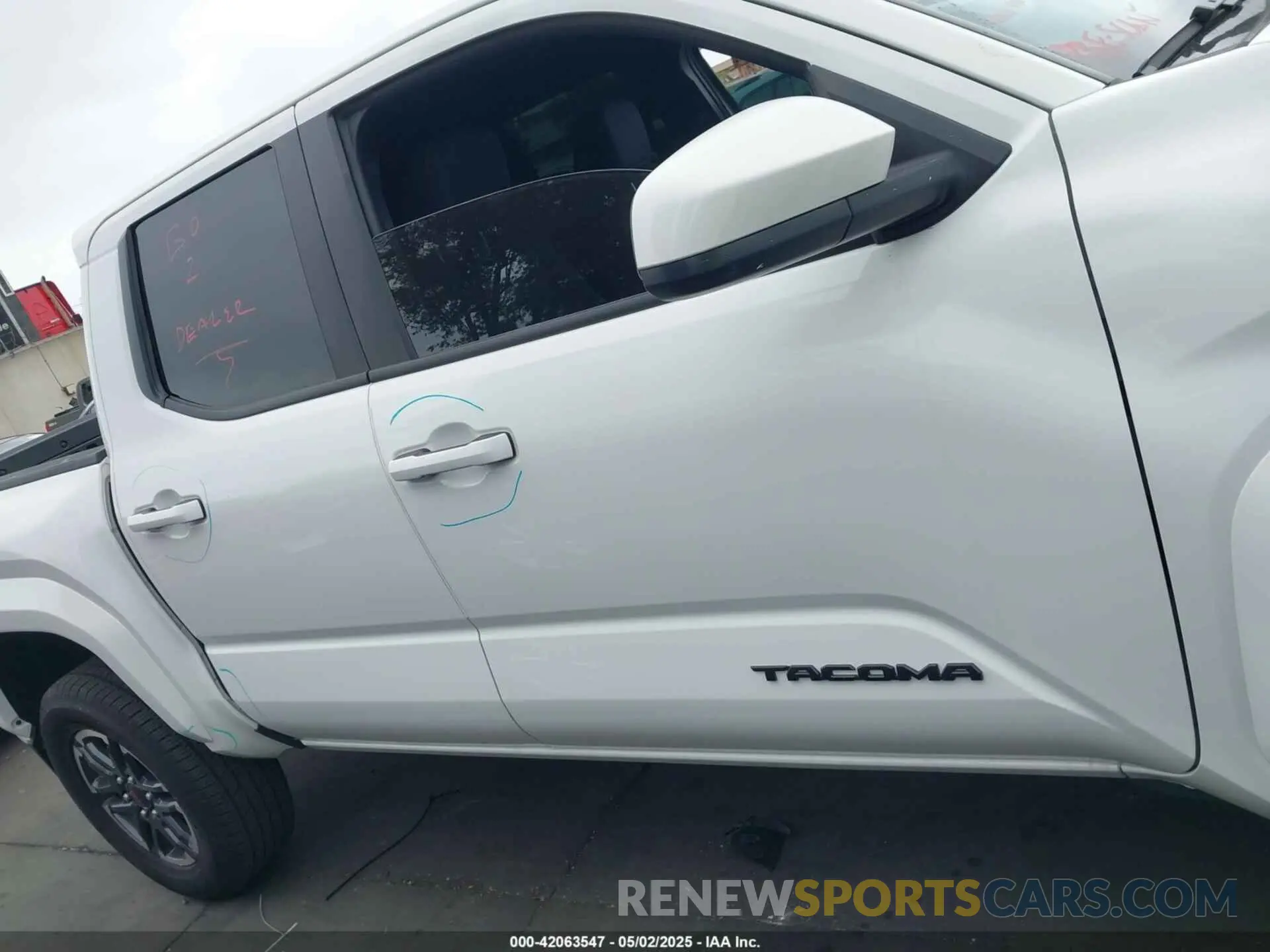 13 fotografías del automóvil dañado 3TMLB5JN4RM054636 TOYOTA TACOMA 2024