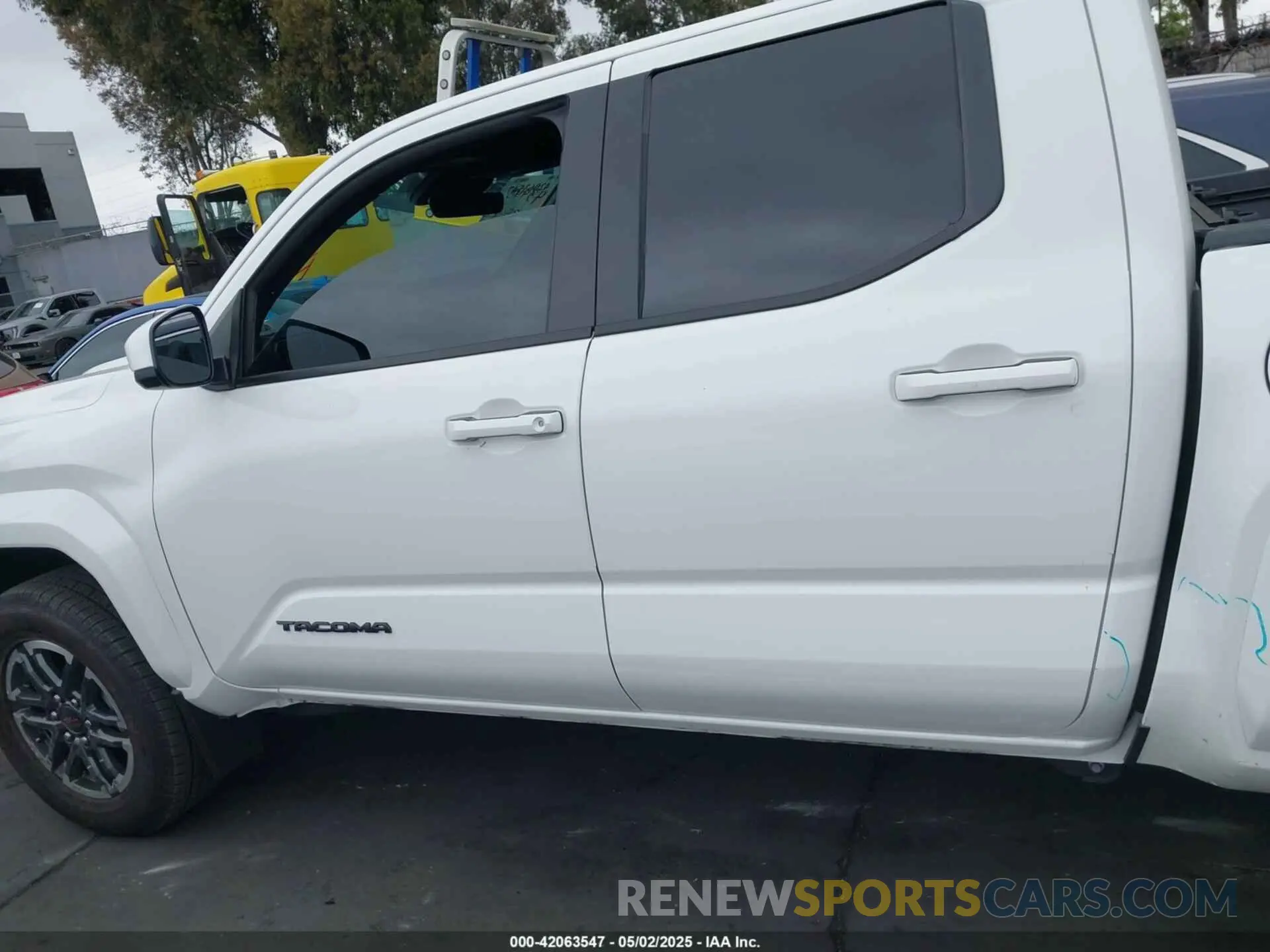 14 fotografías del automóvil dañado 3TMLB5JN4RM054636 TOYOTA TACOMA 2024