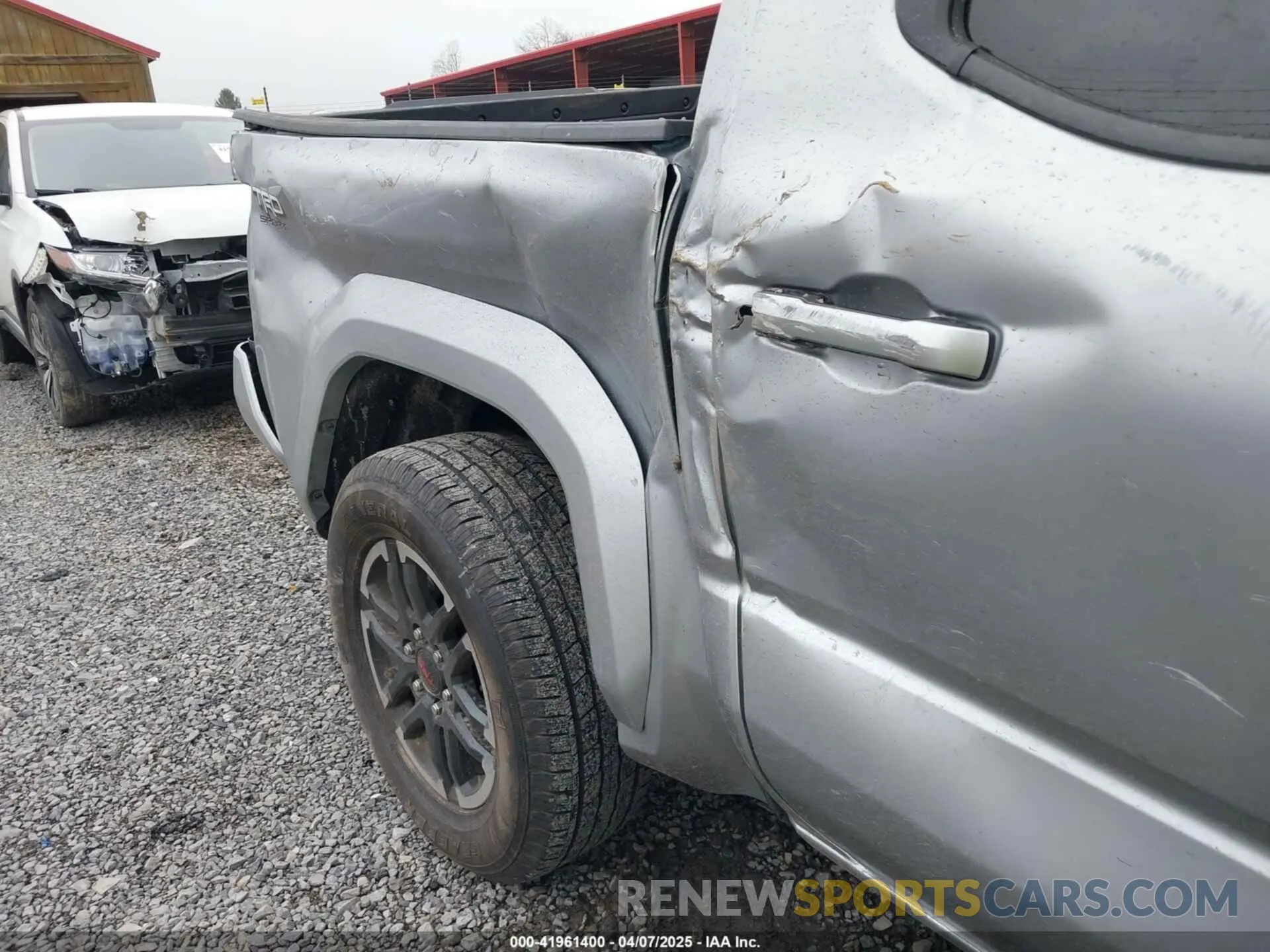 19 fotografías del automóvil dañado 3TMLB5JN4RM070612 TOYOTA TACOMA 2024