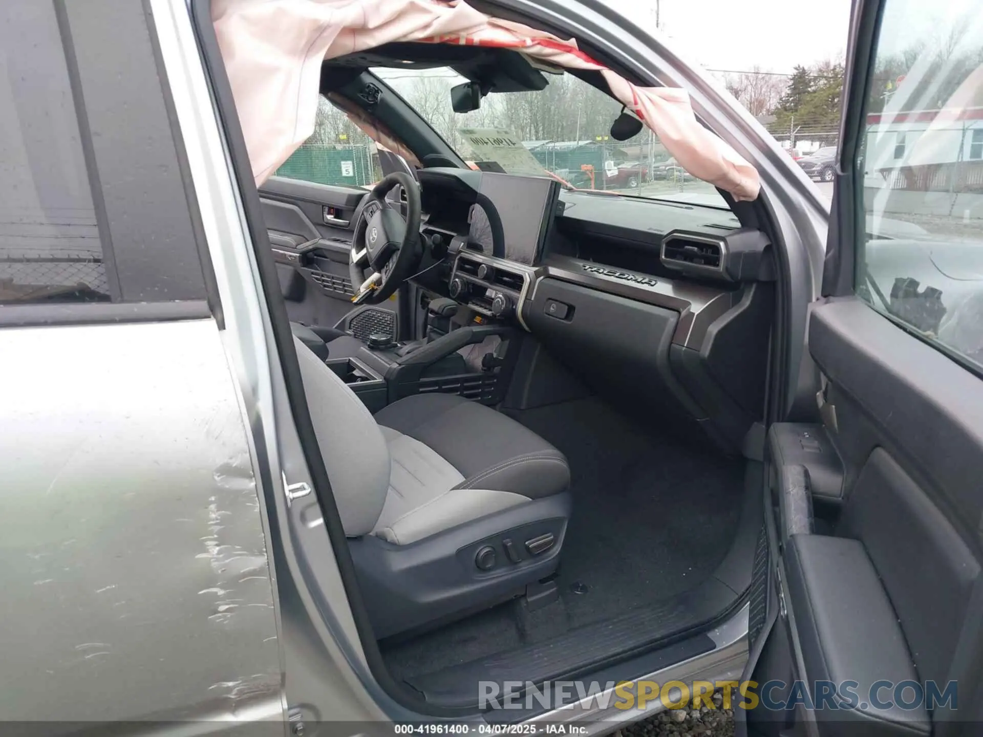 5 fotografías del automóvil dañado 3TMLB5JN4RM070612 TOYOTA TACOMA 2024