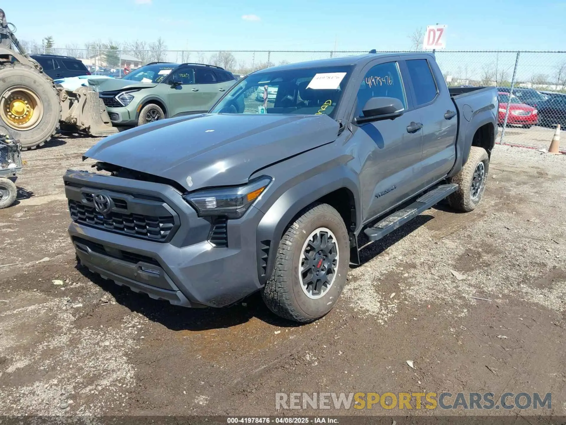 2 fotografías del automóvil dañado 3TMLB5JN5RM034492 TOYOTA TACOMA 2024