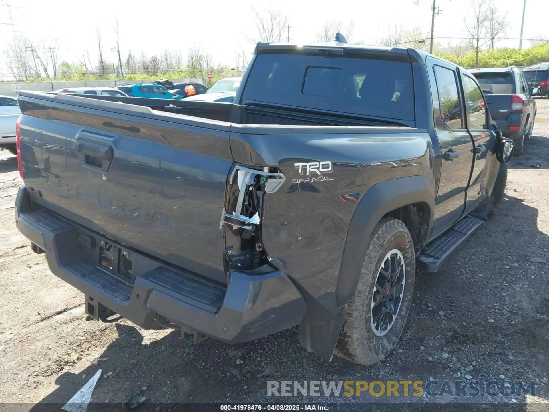 4 fotografías del automóvil dañado 3TMLB5JN5RM034492 TOYOTA TACOMA 2024