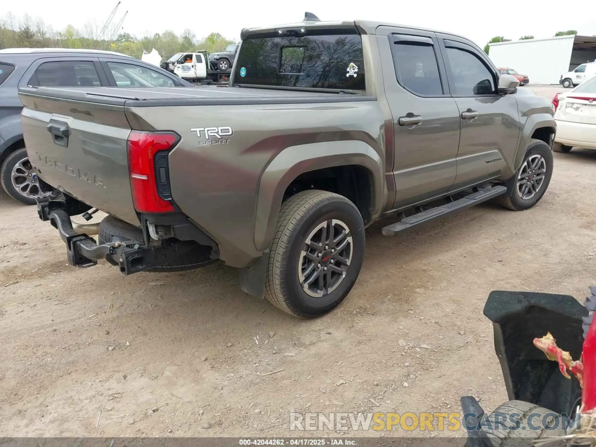 4 fotografías del automóvil dañado 3TMLB5JN5RM045248 TOYOTA TACOMA 2024