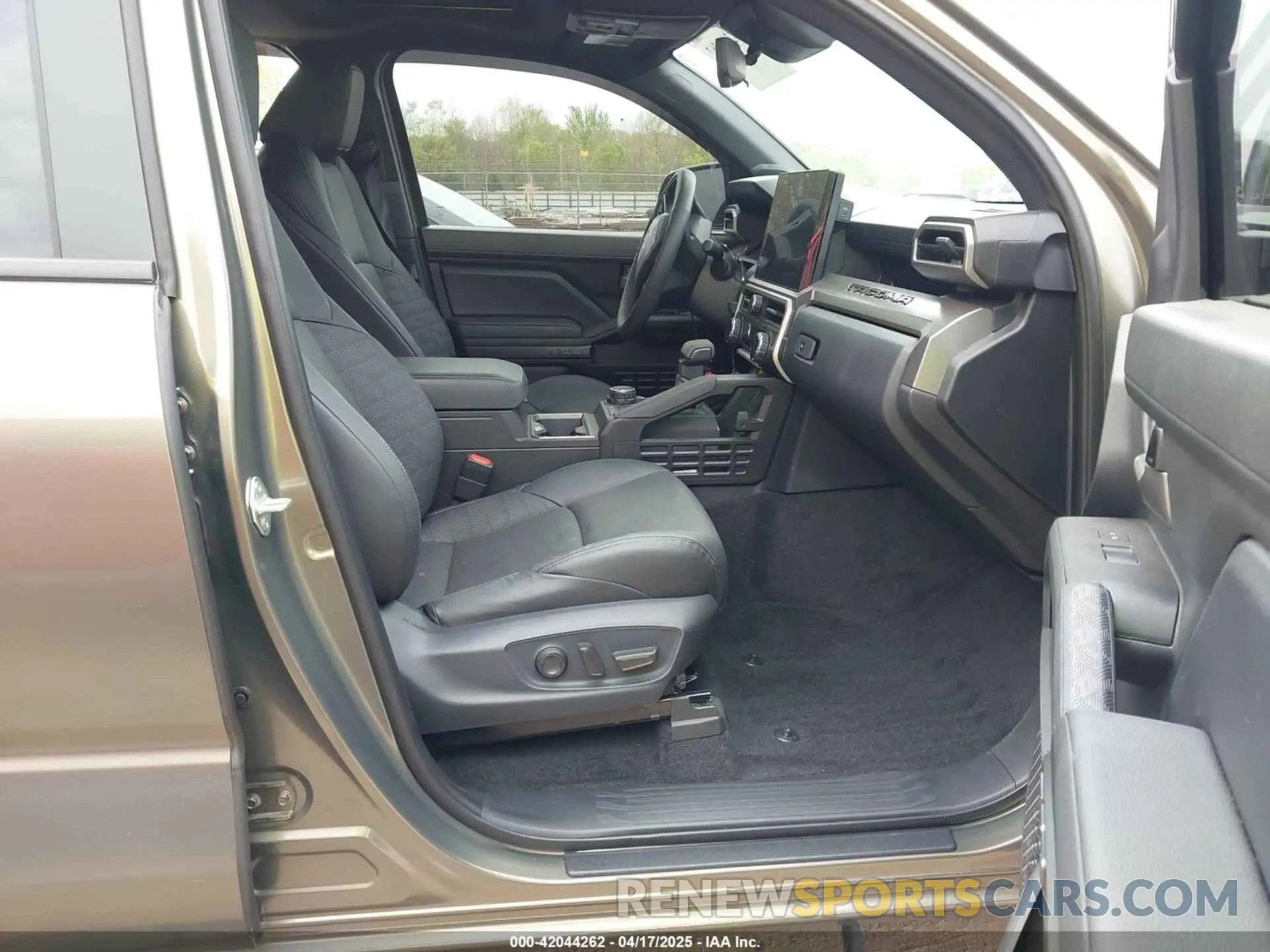 5 fotografías del automóvil dañado 3TMLB5JN5RM045248 TOYOTA TACOMA 2024