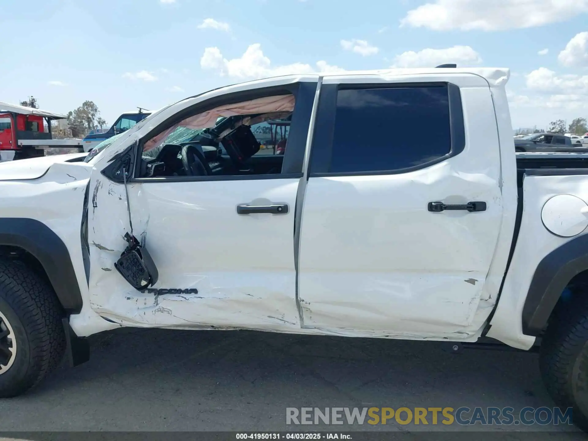 14 fotografías del automóvil dañado 3TMLB5JN5RM059893 TOYOTA TACOMA 2024