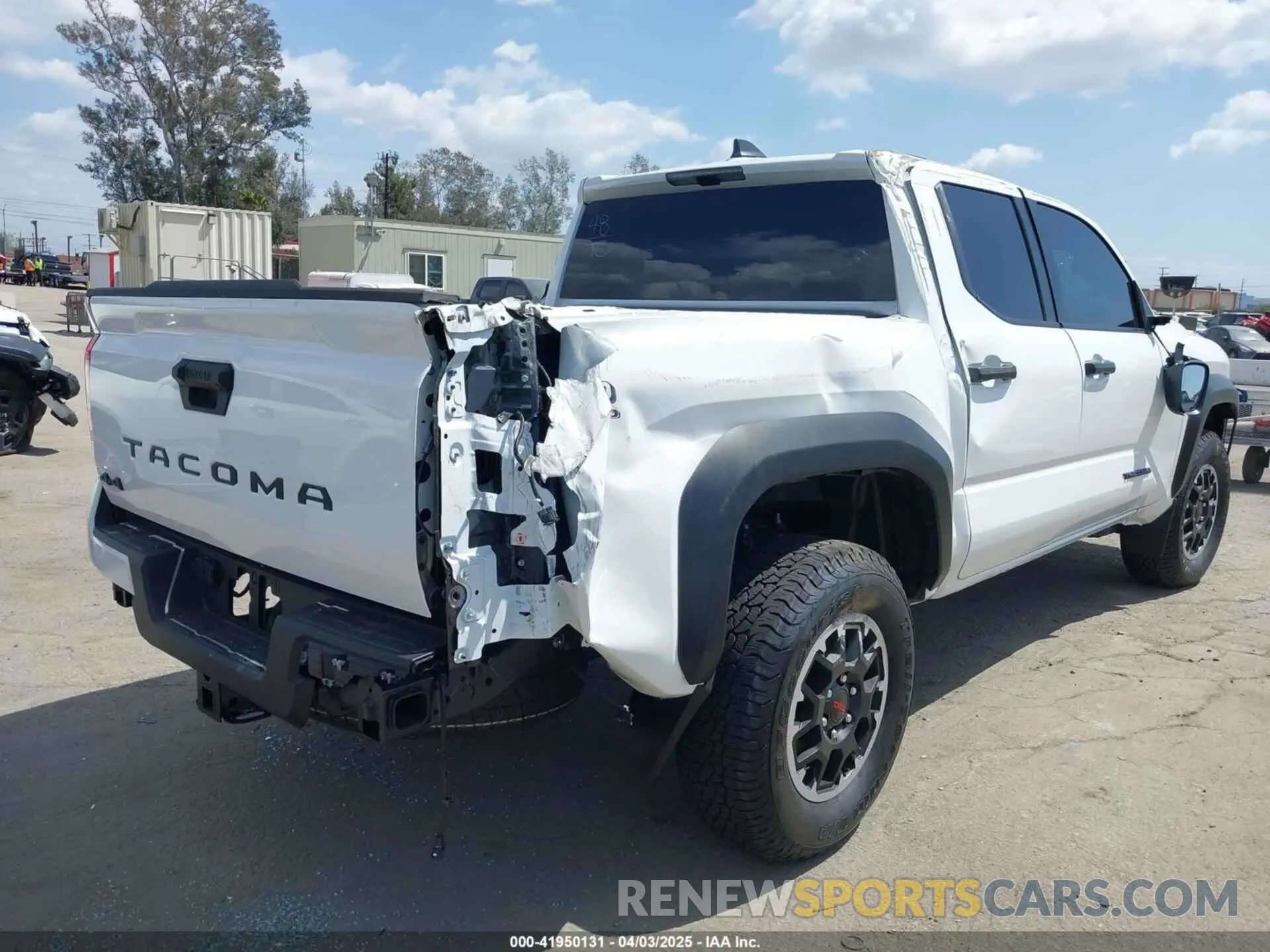 4 fotografías del automóvil dañado 3TMLB5JN5RM059893 TOYOTA TACOMA 2024