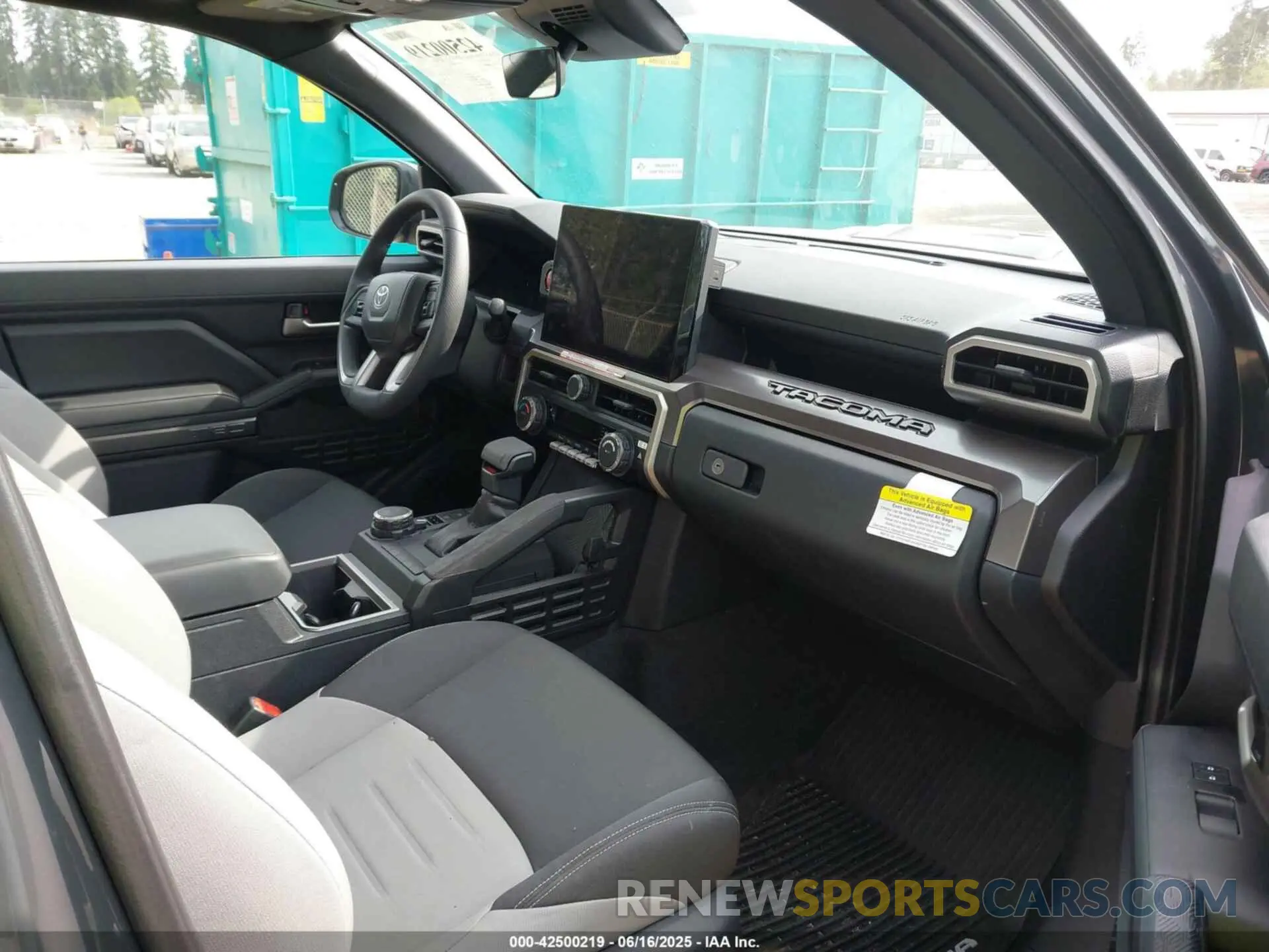 5 fotografías del automóvil dañado 3TMLB5JN5RM068089 TOYOTA TACOMA 2024