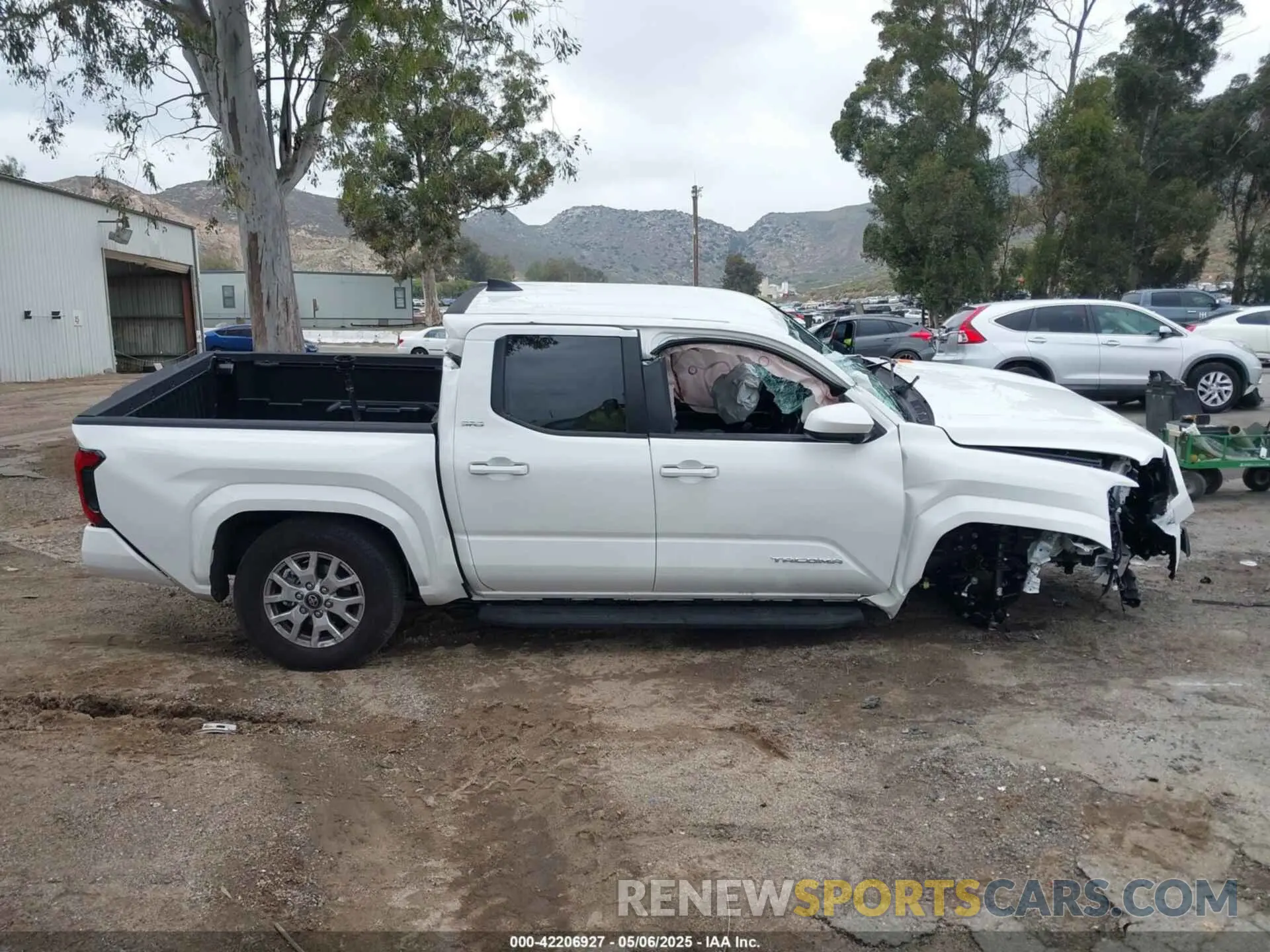 13 fotografías del automóvil dañado 3TMLB5JN5RM081702 TOYOTA TACOMA 2024