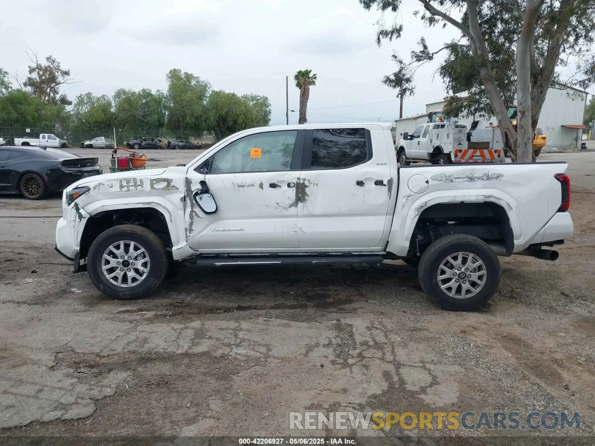 14 fotografías del automóvil dañado 3TMLB5JN5RM081702 TOYOTA TACOMA 2024