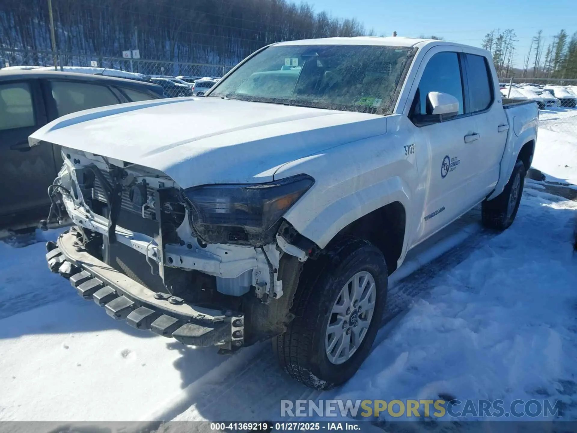 2 fotografías del automóvil dañado 3TMLB5JN6RM000884 TOYOTA TACOMA 2024
