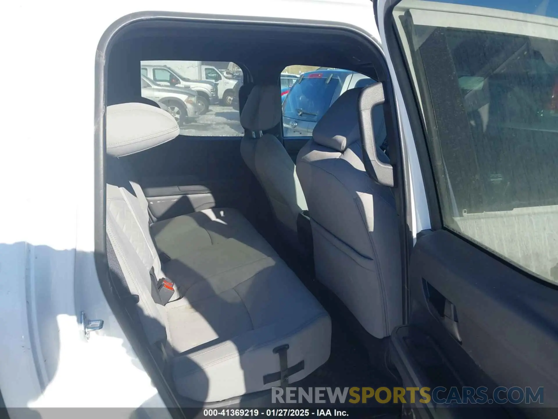 8 fotografías del automóvil dañado 3TMLB5JN6RM000884 TOYOTA TACOMA 2024