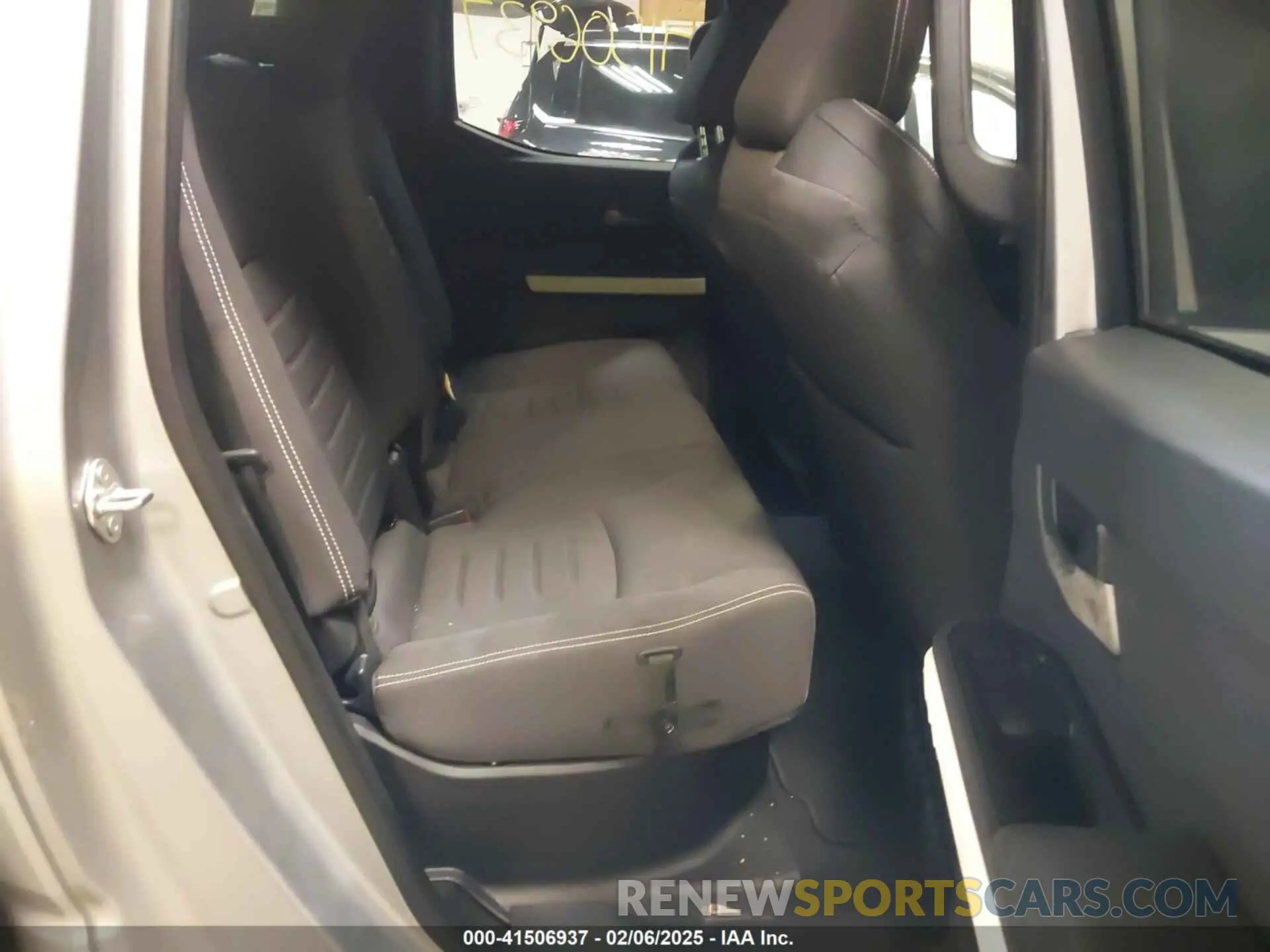 8 fotografías del automóvil dañado 3TMLB5JN6RM032296 TOYOTA TACOMA 2024