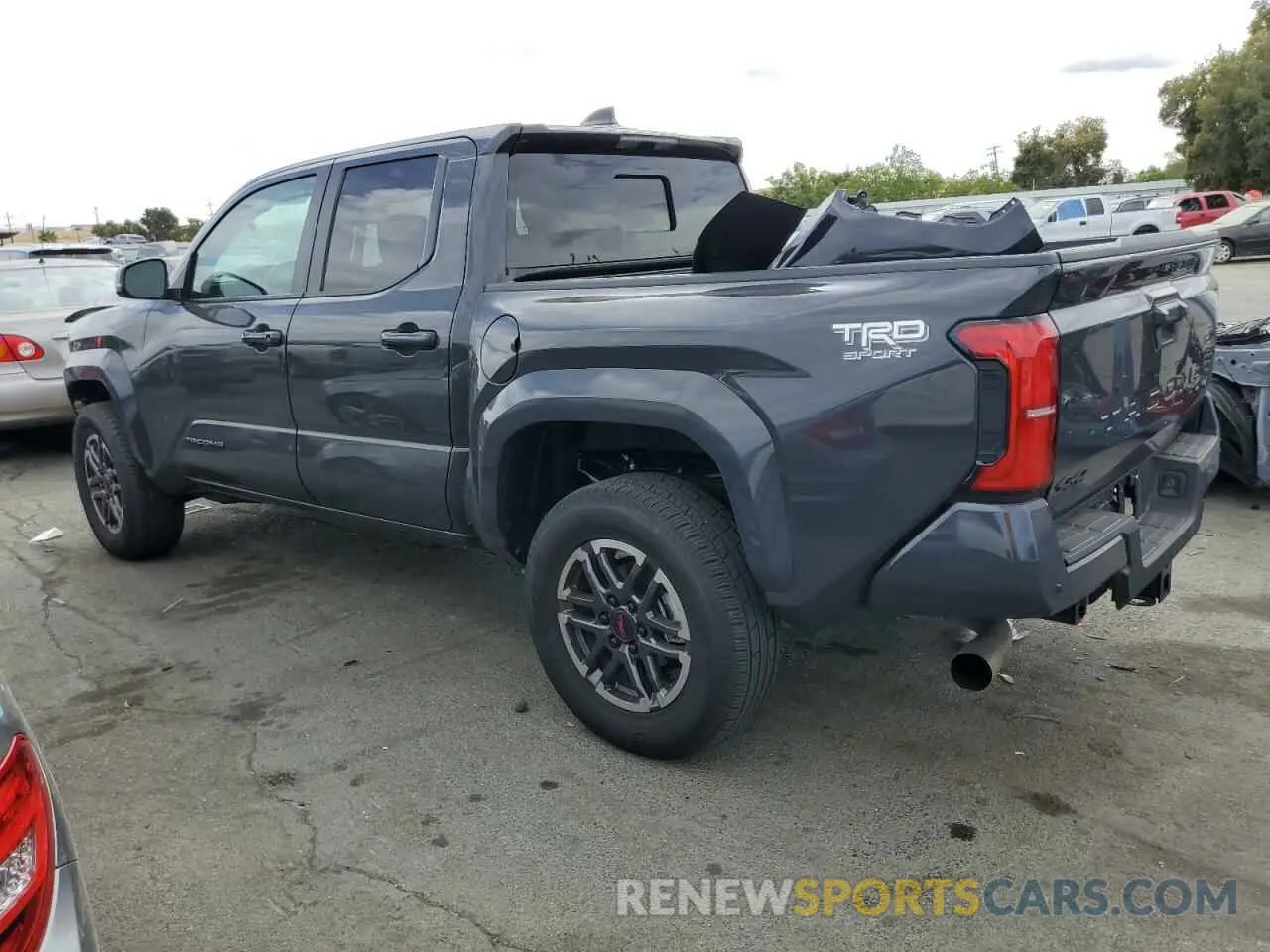 2 fotografías del automóvil dañado 3TMLB5JN7RM001512 TOYOTA TACOMA 2024