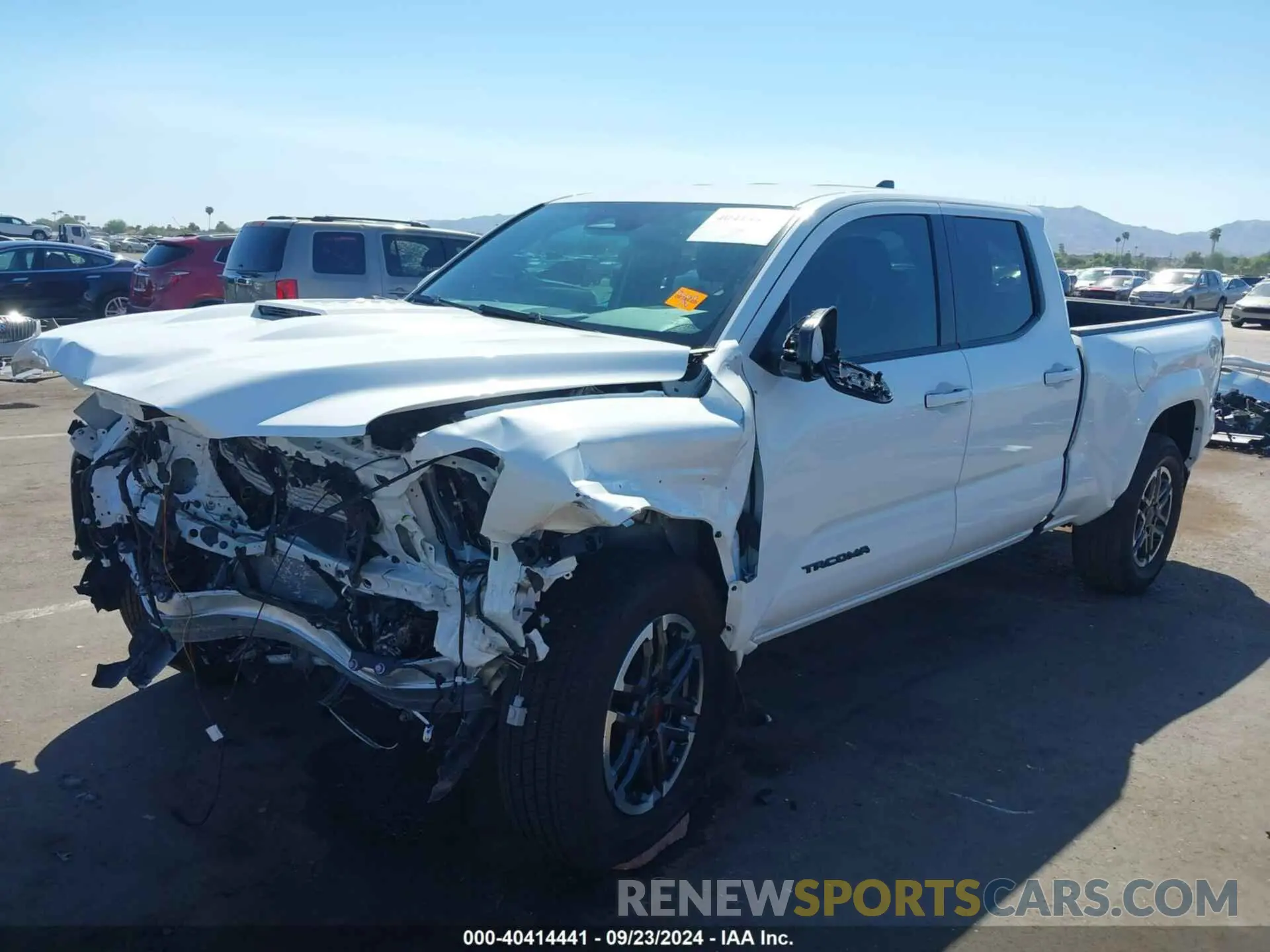 2 fotografías del automóvil dañado 3TMLB5JN7RM006158 TOYOTA TACOMA 2024