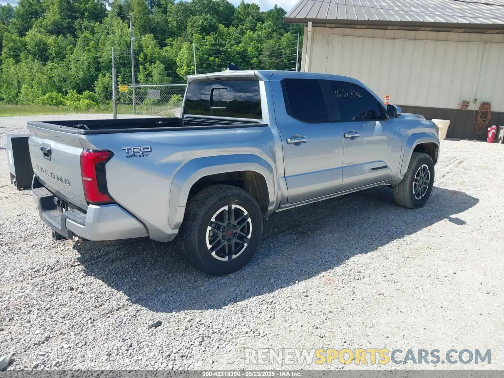4 fotografías del automóvil dañado 3TMLB5JN7RM014602 TOYOTA TACOMA 2024