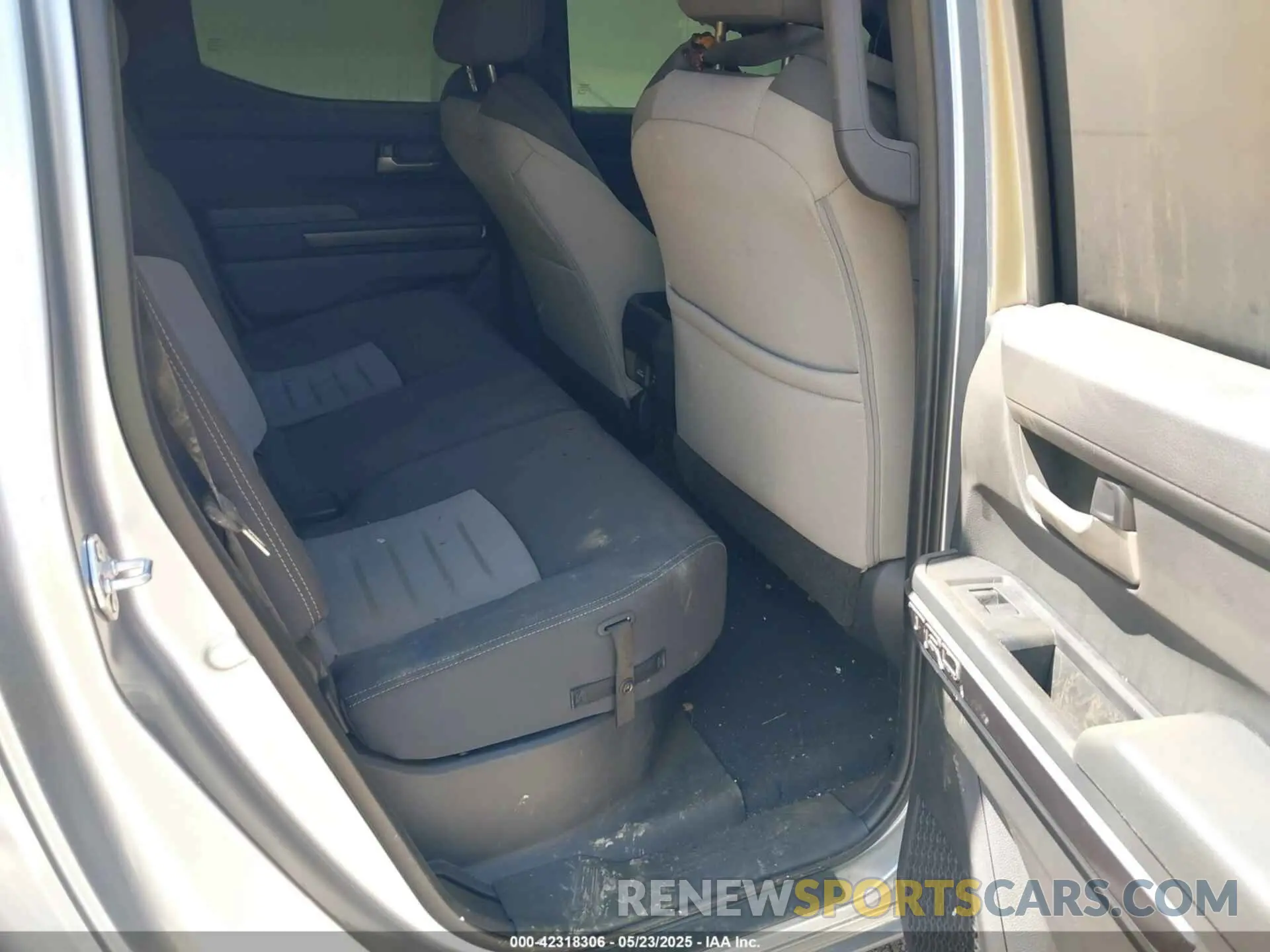 8 fotografías del automóvil dañado 3TMLB5JN7RM014602 TOYOTA TACOMA 2024