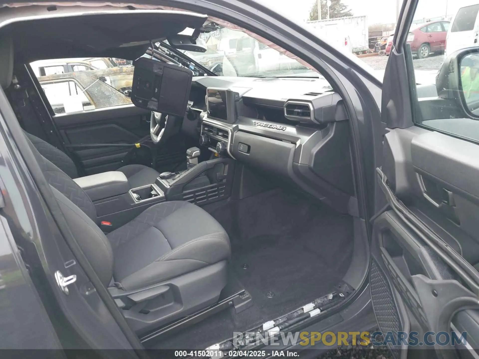 5 fotografías del automóvil dañado 3TMLB5JN7RM027267 TOYOTA TACOMA 2024