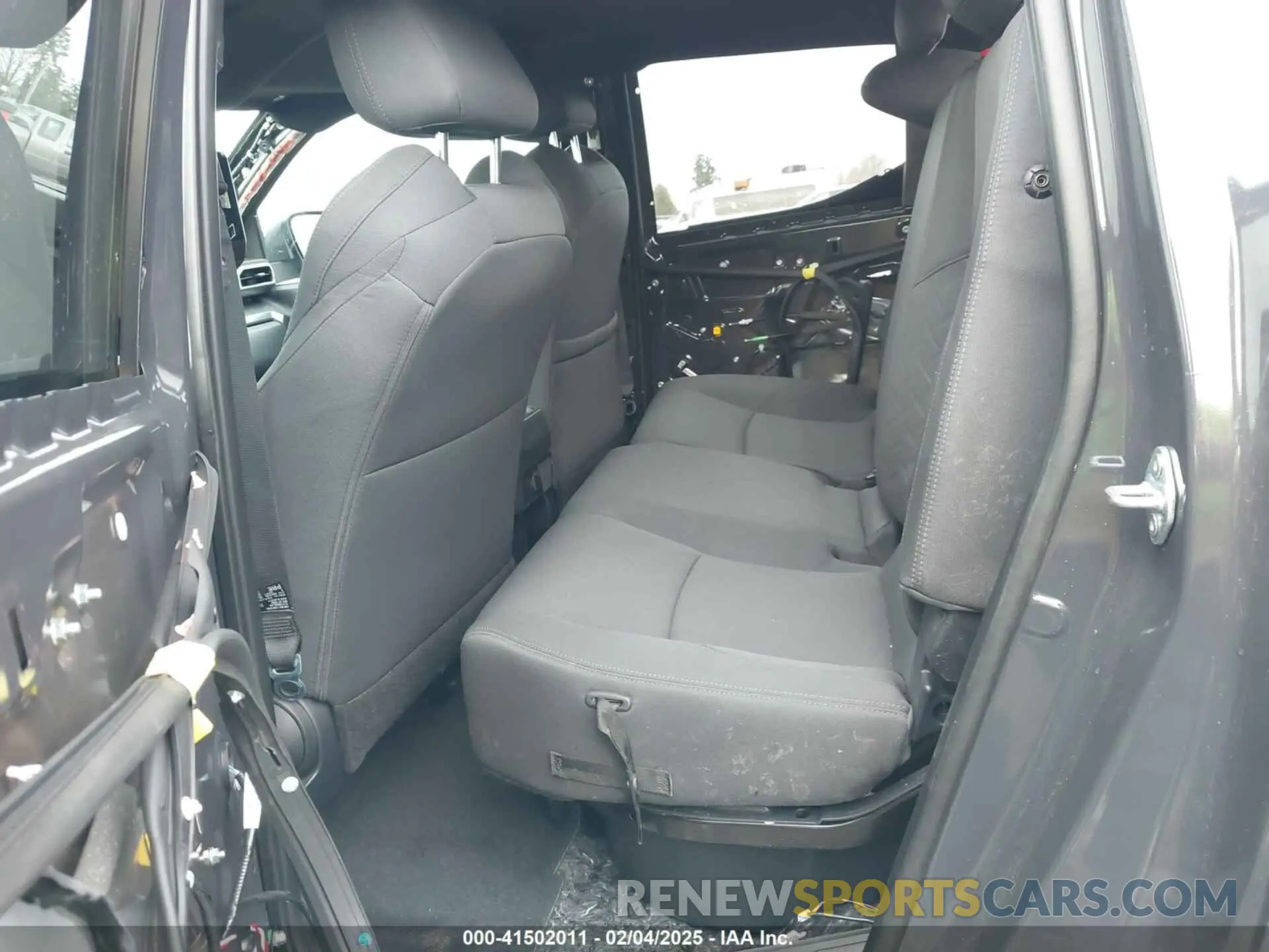 8 fotografías del automóvil dañado 3TMLB5JN7RM027267 TOYOTA TACOMA 2024