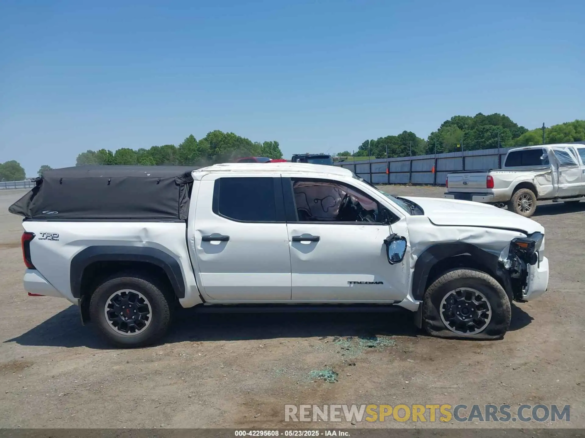 13 fotografías del automóvil dañado 3TMLB5JN7RM041251 TOYOTA TACOMA 2024