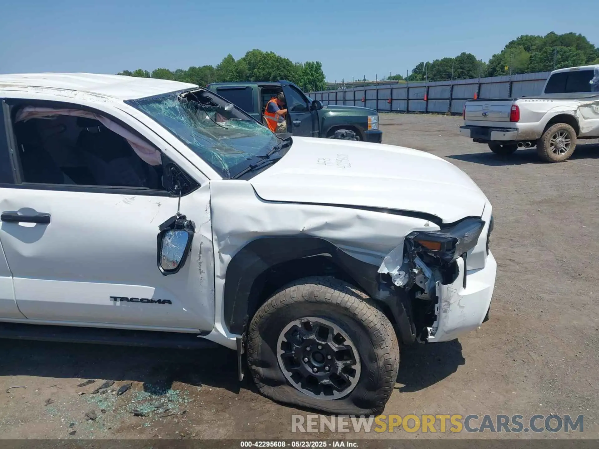 17 fotografías del automóvil dañado 3TMLB5JN7RM041251 TOYOTA TACOMA 2024